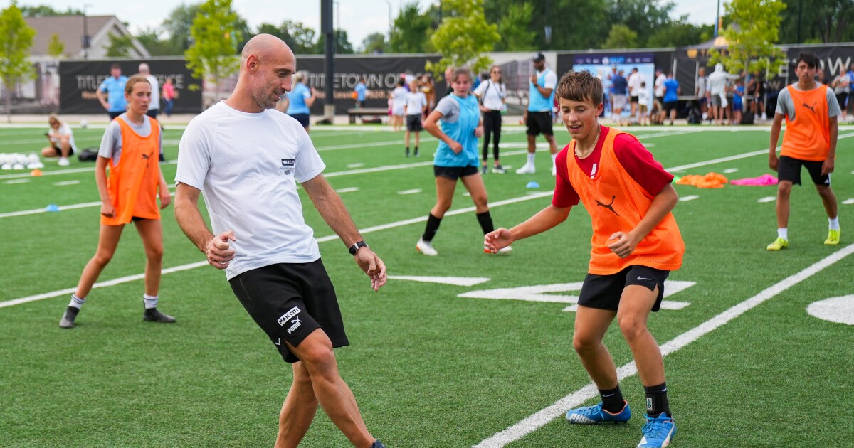 Manchester City hosted youth clinic in Titletown before Lambeau soccer game