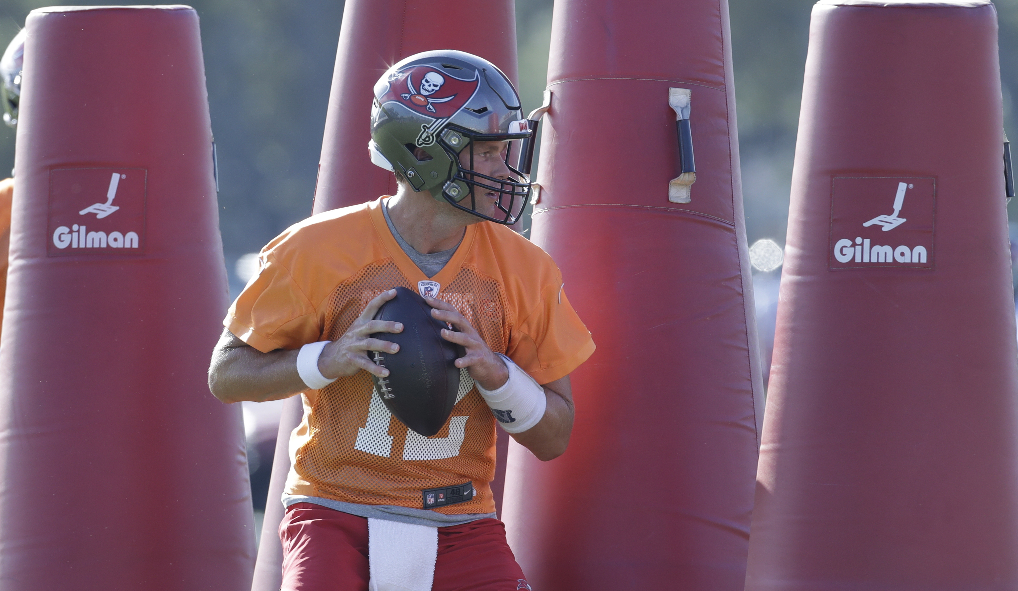 Tampa Bay Buccaneers QB Tom Brady prepares to throw during practice, Aug. 13, 2020