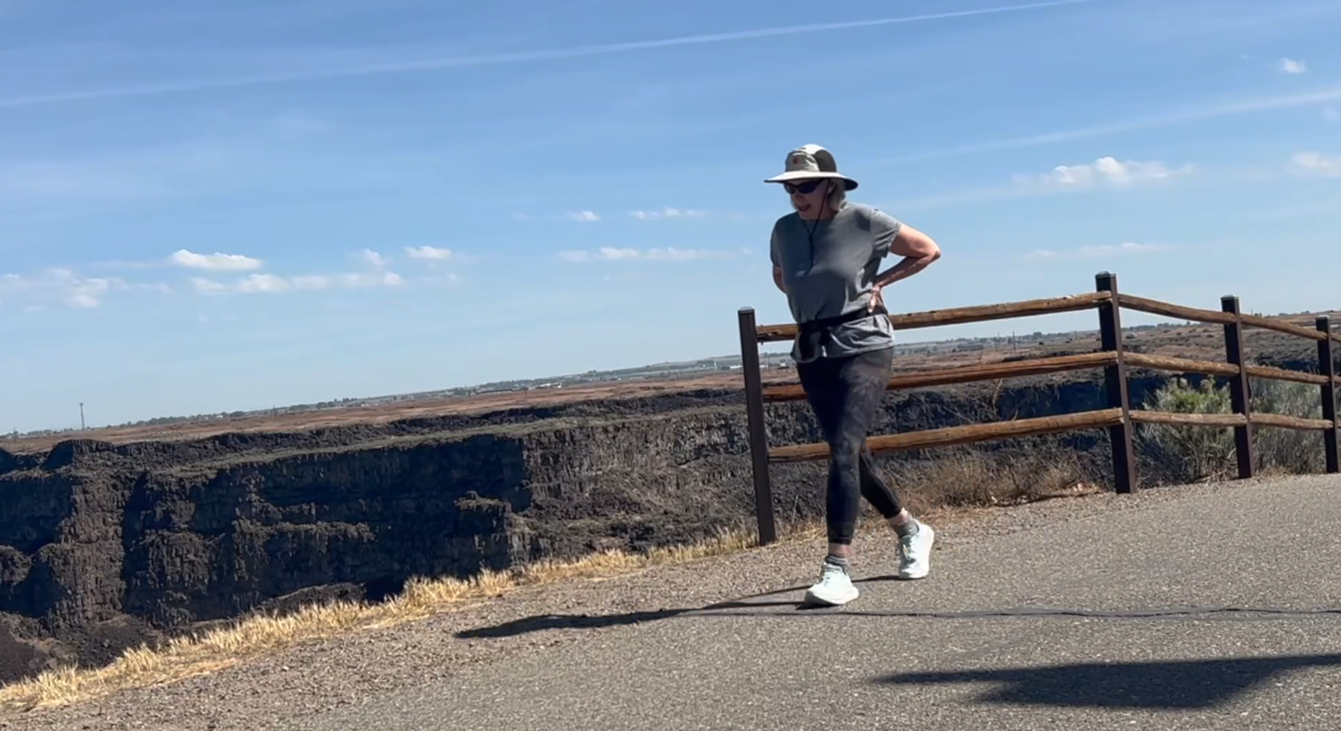 Twin Falls Hiker rim trail.png