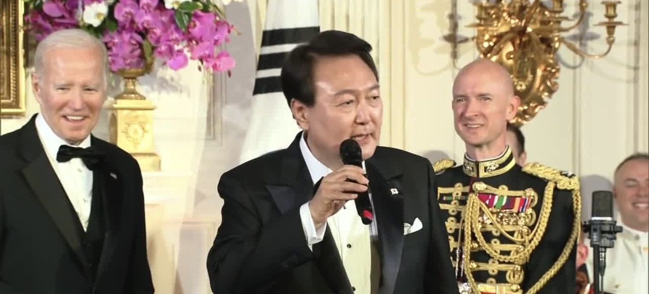 South Korean President Yoon Suk Yeol singing "Ameican Pie"