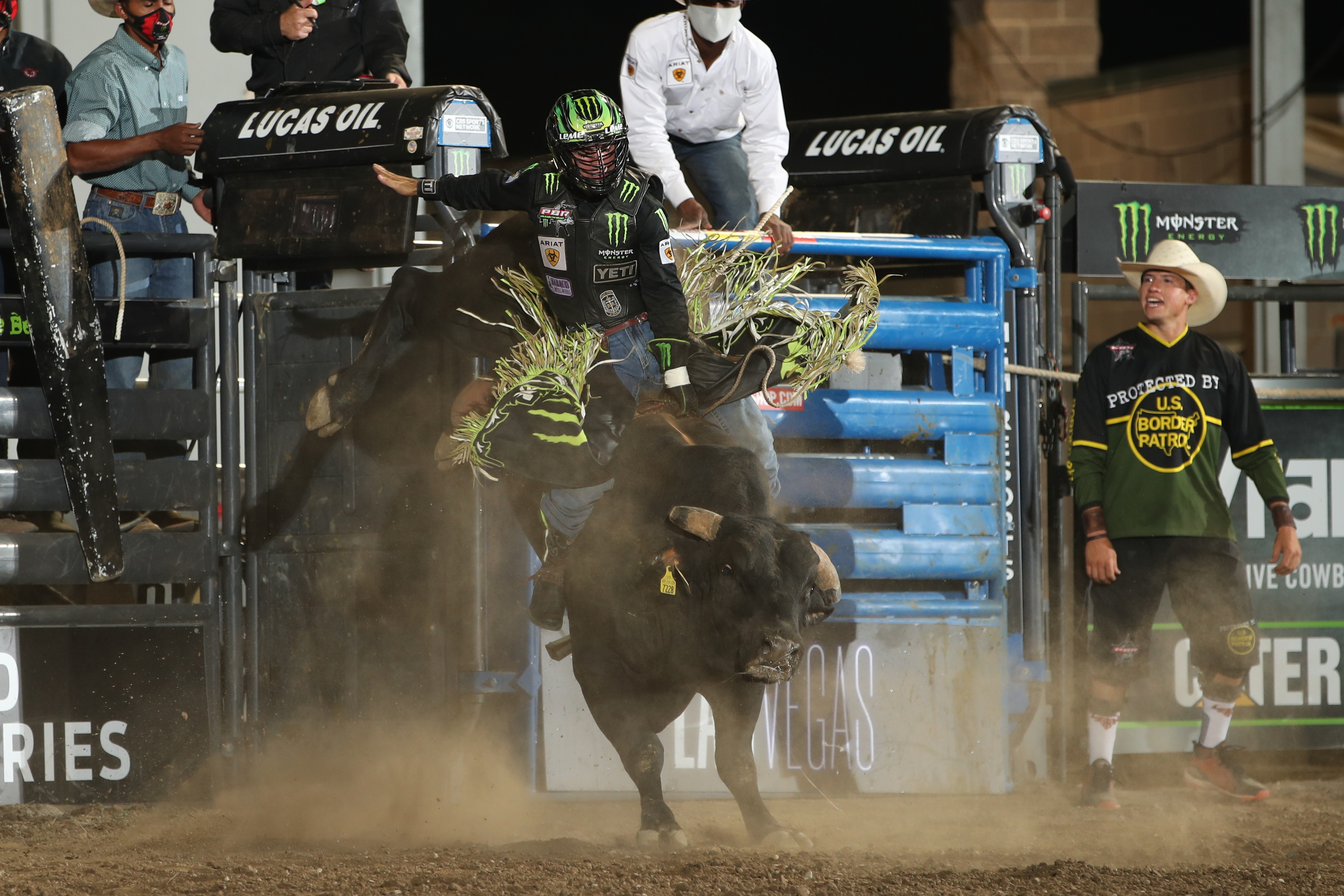Jose Vitor Leme Splits the Round 1 Win with 88.25 points aboard War Party Night One in Salt Lake City_Courtesy_AndyWatson_BullStockMedia.JPG