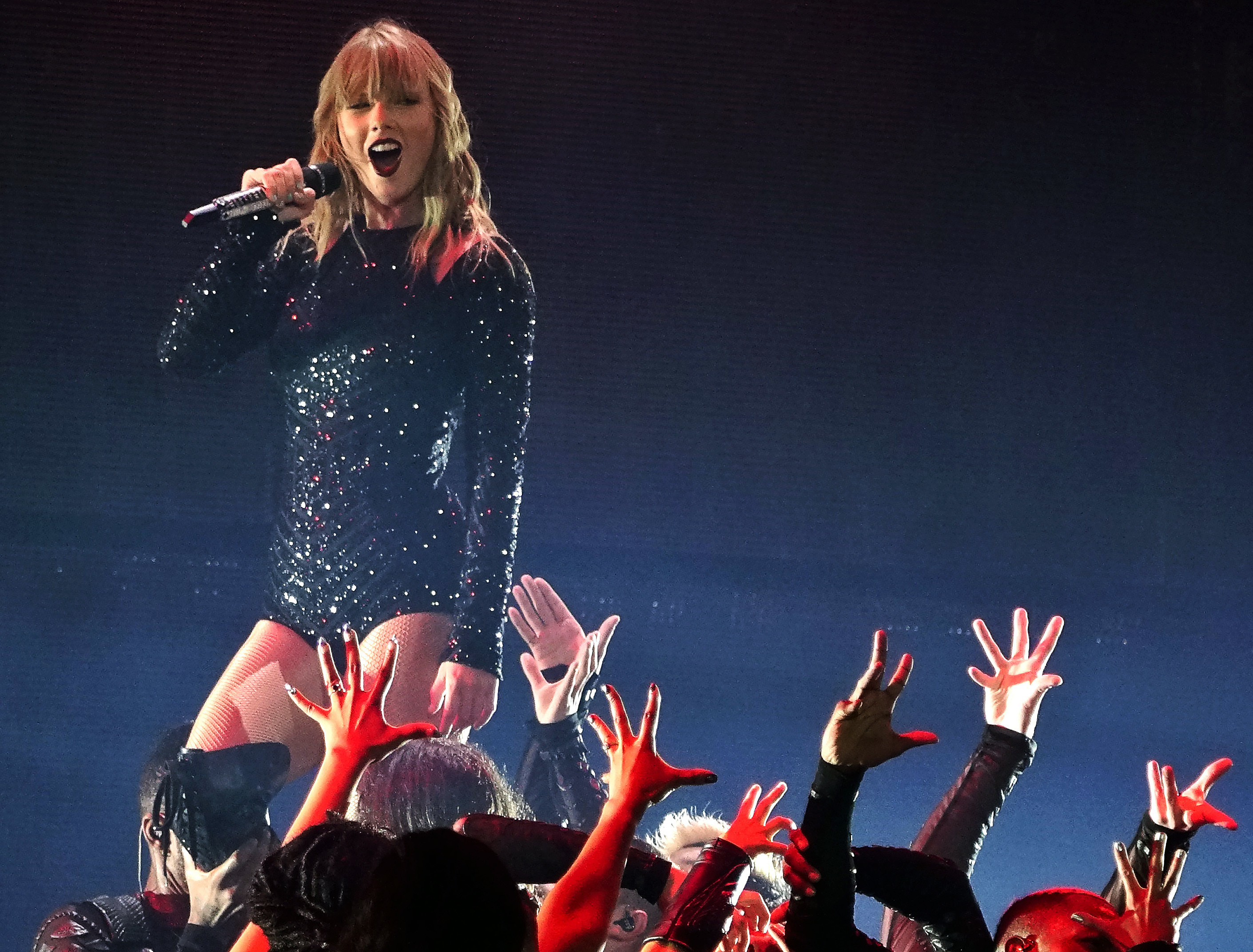 taylor swift concert.jpg