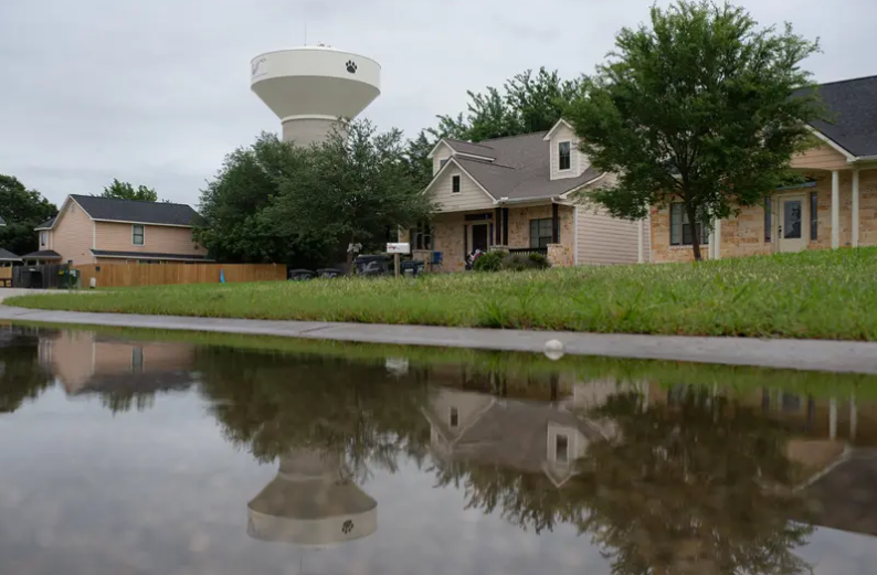 Texas lawmakers have few options to drive down rising home insurance costs.