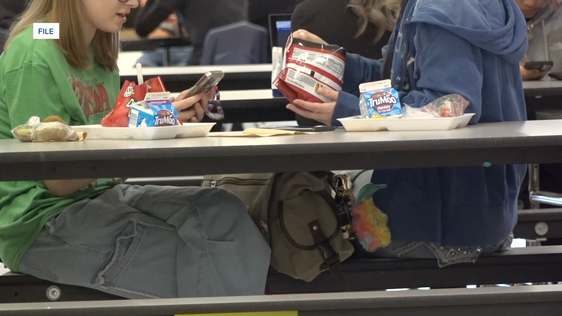 Teens eating lunch at Caldwell Highschool 