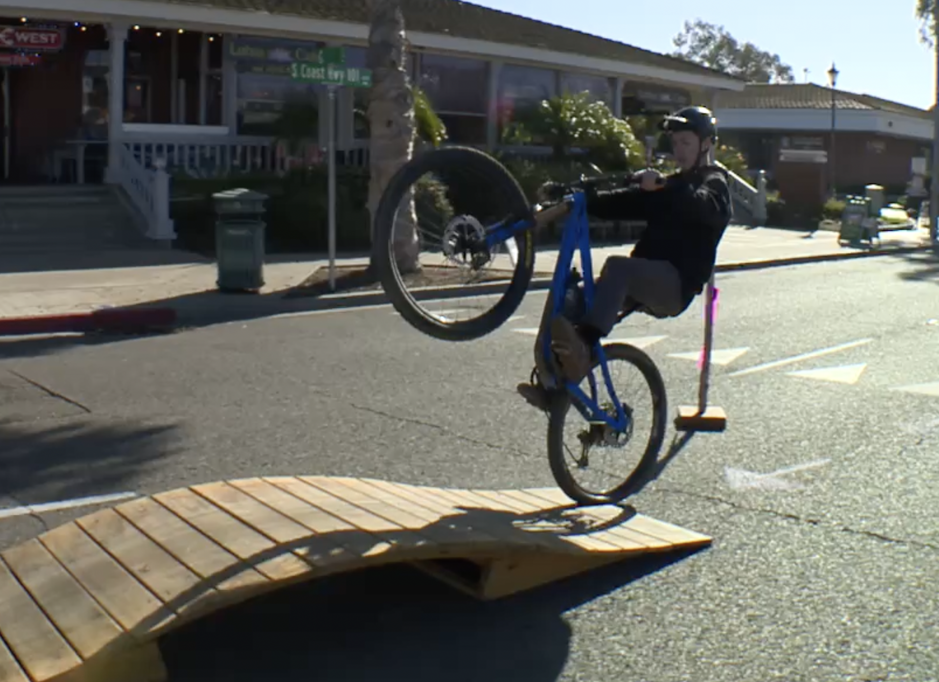 Encinitas adjusting to rising cyclist population