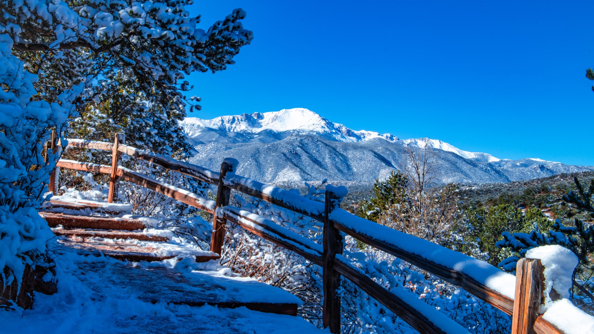 Fresh snow on Pikes Peak