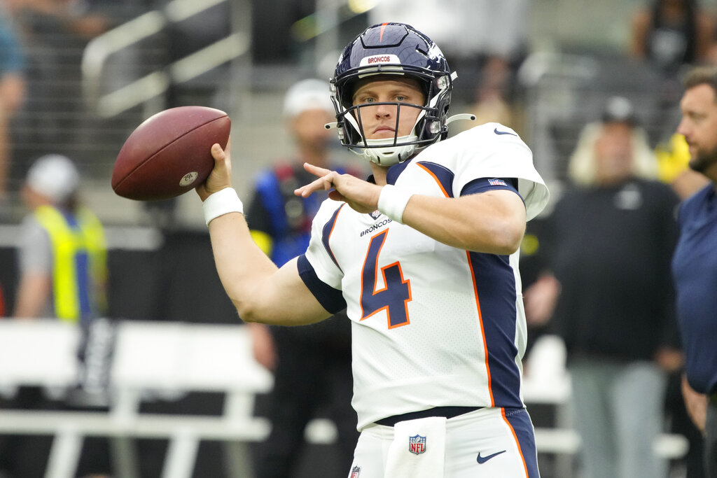 Broncos Raiders Football