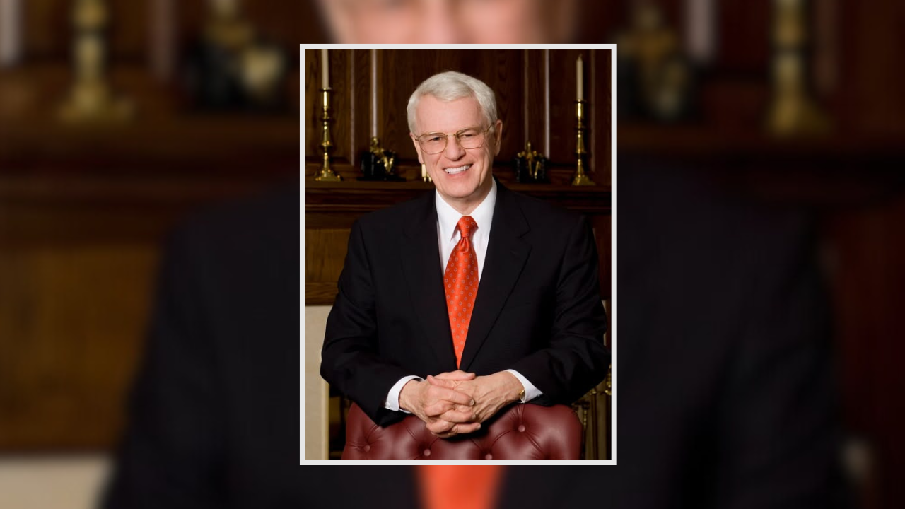 RIGHT ORIENTED PORTRAIT PHOTO WITH BACKGROUND (2).png