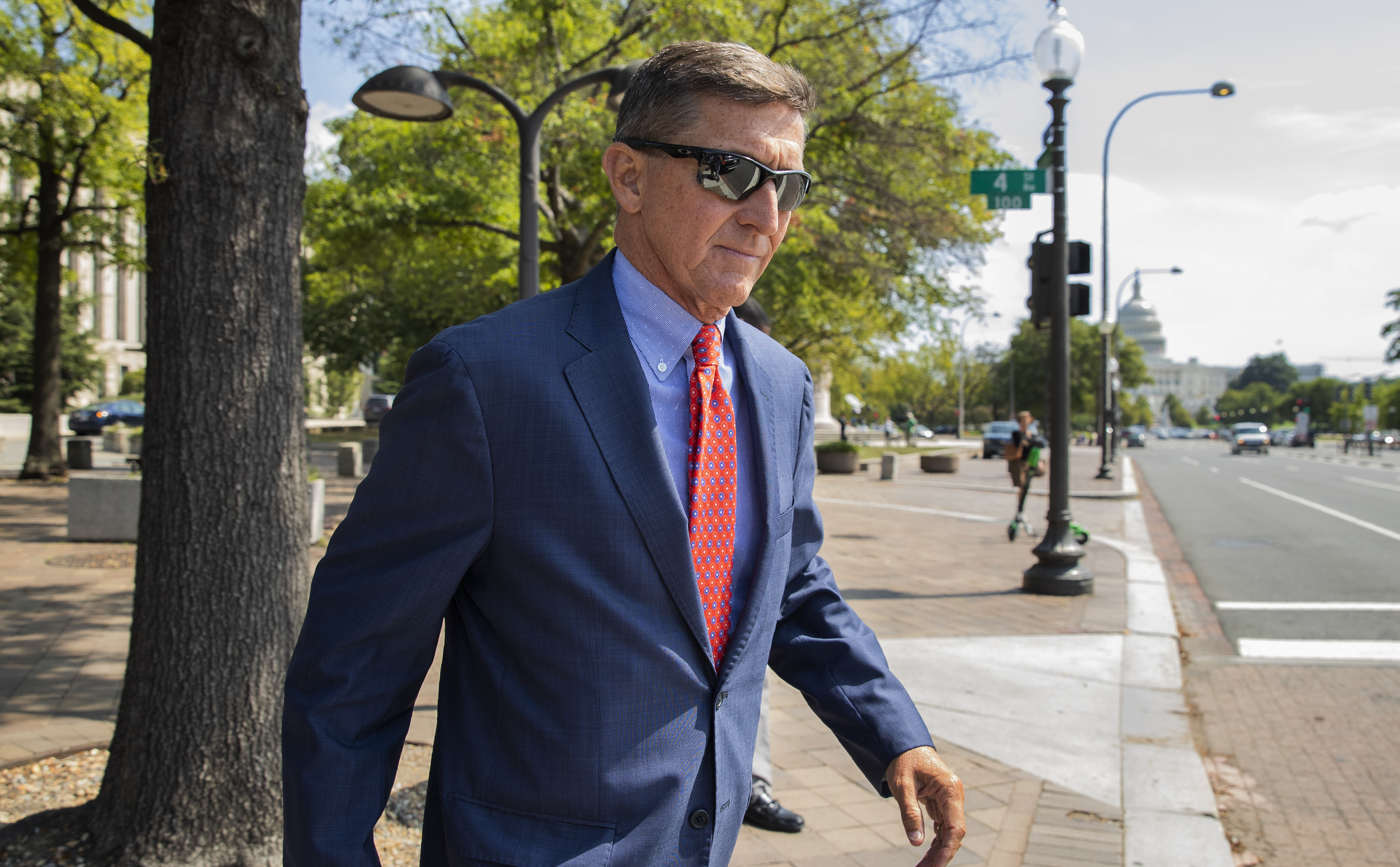 Appeals court orders judge to dismiss case against former National Security Advisor Michael Flynn