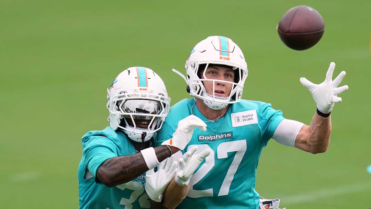 Miami Dolphins cornerbacks Myles Battle, left, and Ethan Bonner (27) vie for the ball during an NFL football practice, Thursday, June 4, 2026, in Miami Gardens, Fla.