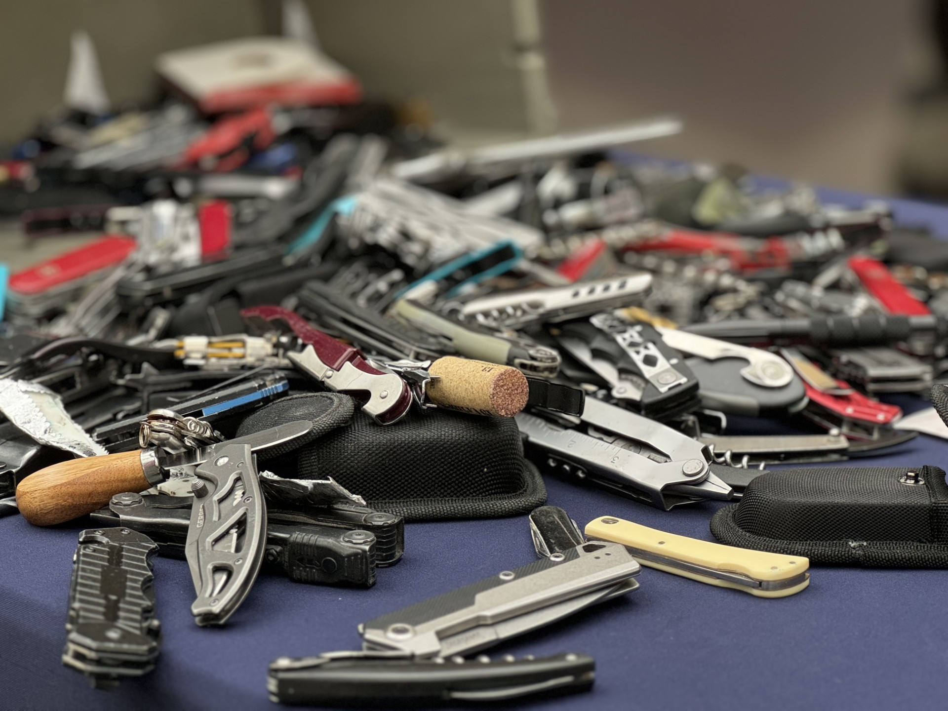 knifes recovered at ORF TSA.jpg