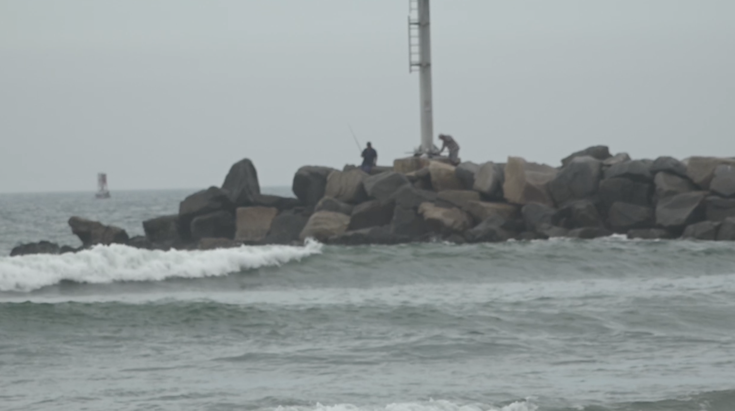 Oceanside man searches for surfer heroes after near-drowning