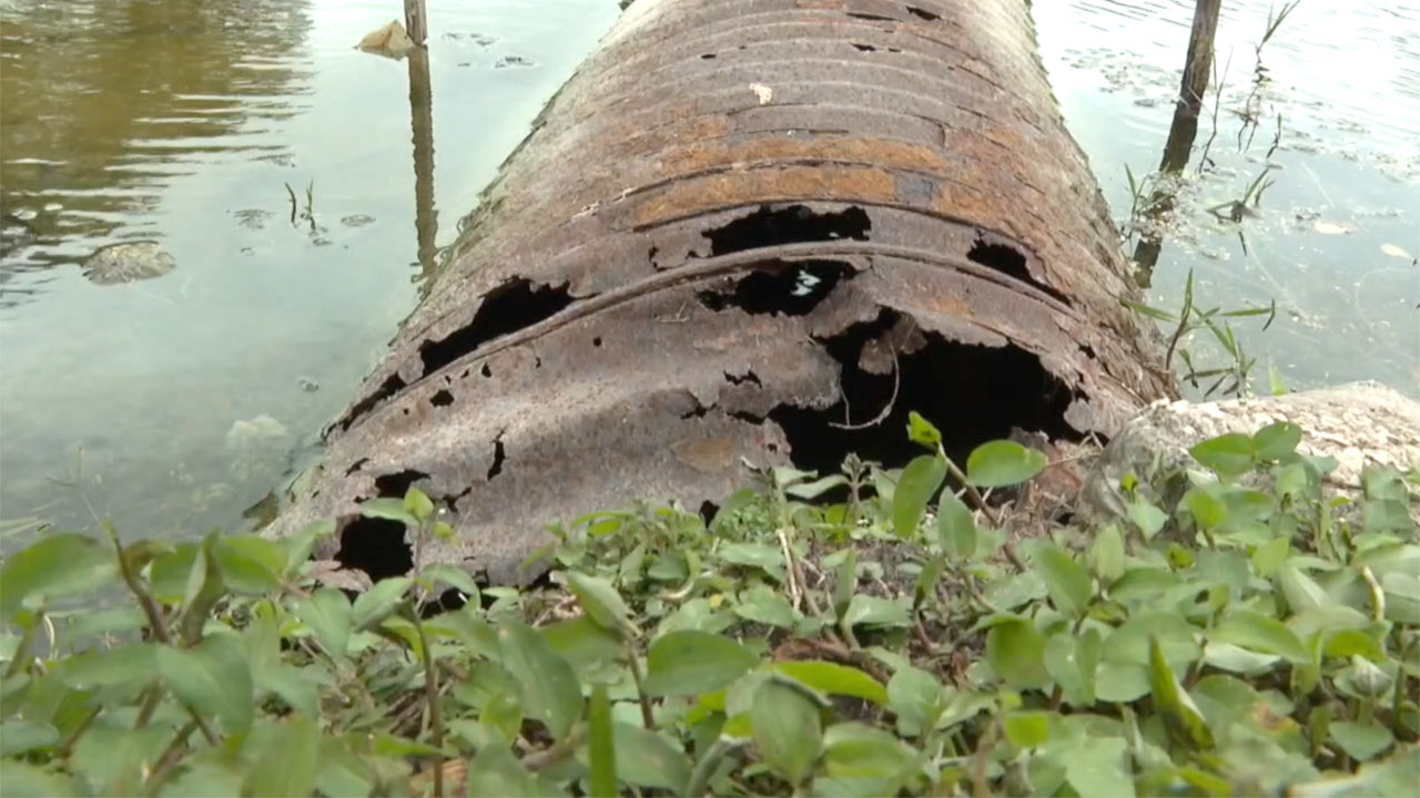 A Palm Beach Gardens homeowner spent more than a year trying to get a rusted culvert in his neighborhood lake repaired — and while the answer to who is responsible remains unclear, progress is finally being made.