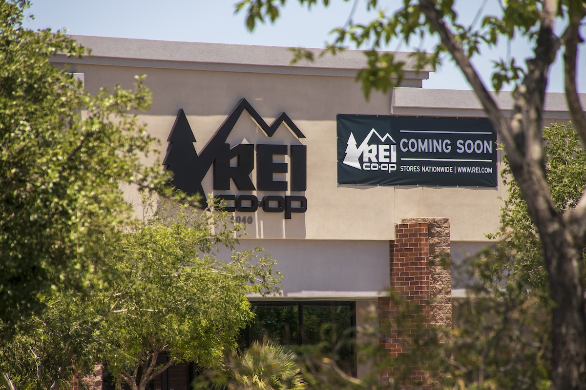 REI
