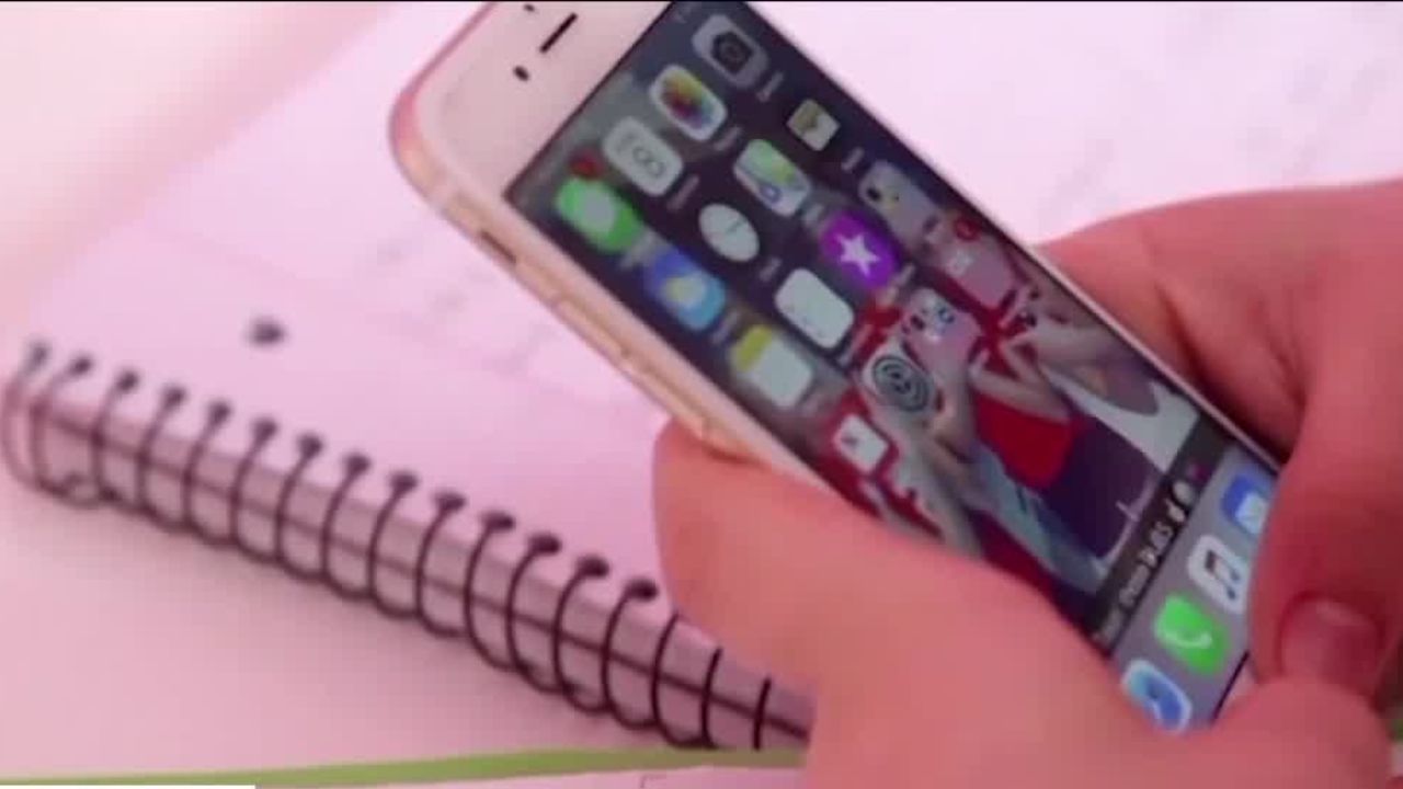 student with cellphone
