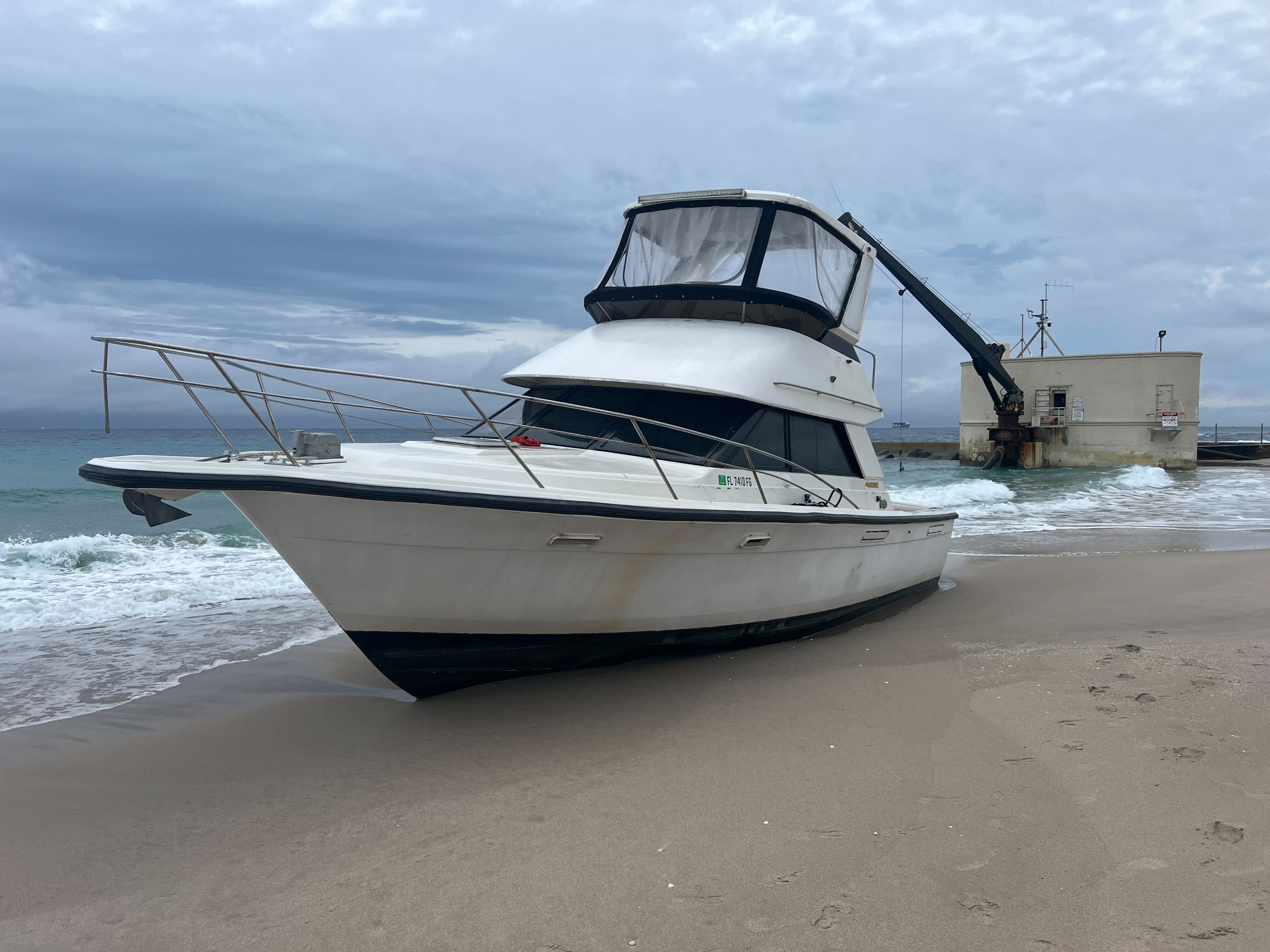 suspected migrant smuggling boat behind Marriott's Ocean Pointe resort in Palm Beach Shores, Dec. 27, 2022