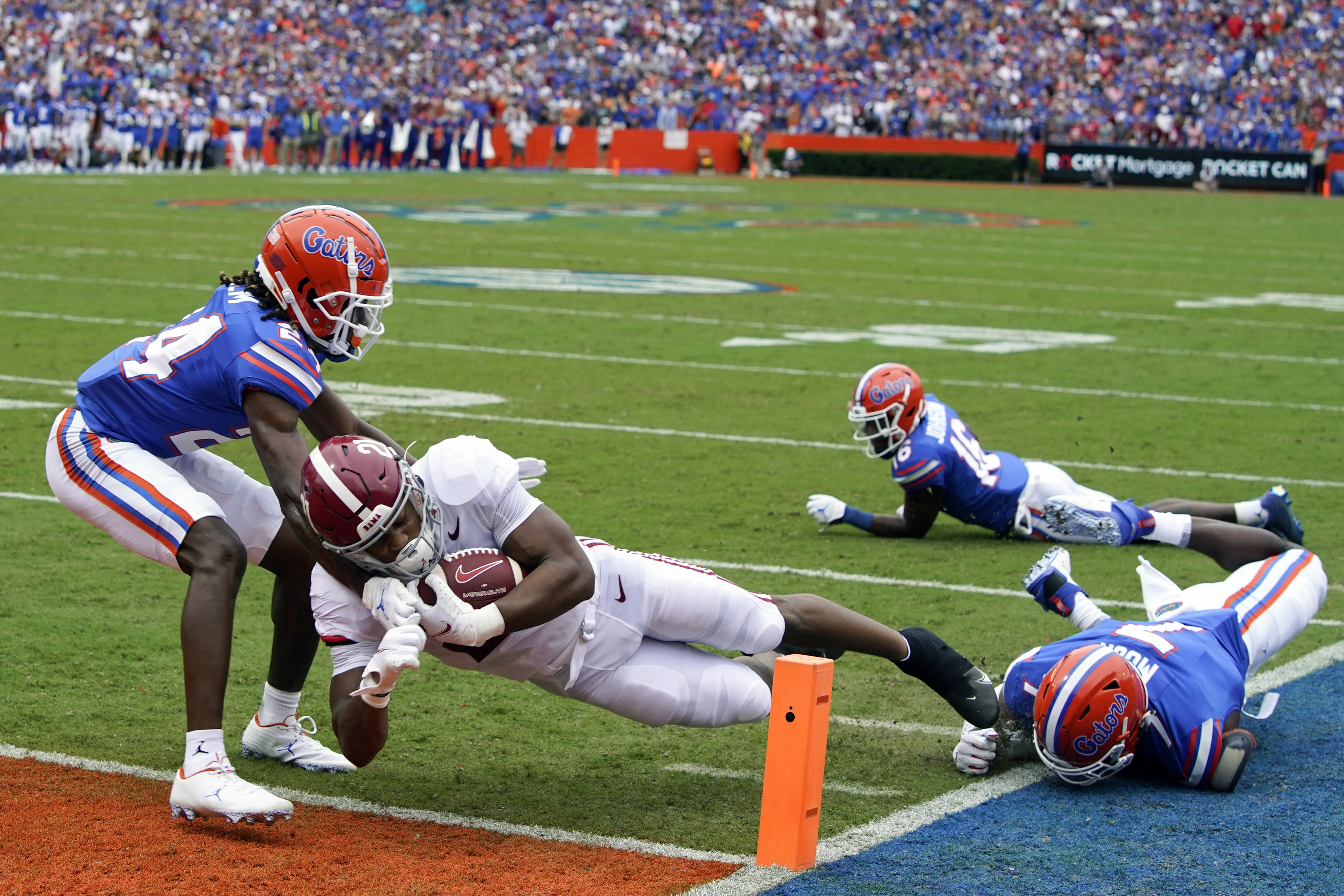 Alabama Crimson Tide running back Jase McClellan scores TD at Florida Gators in 2021