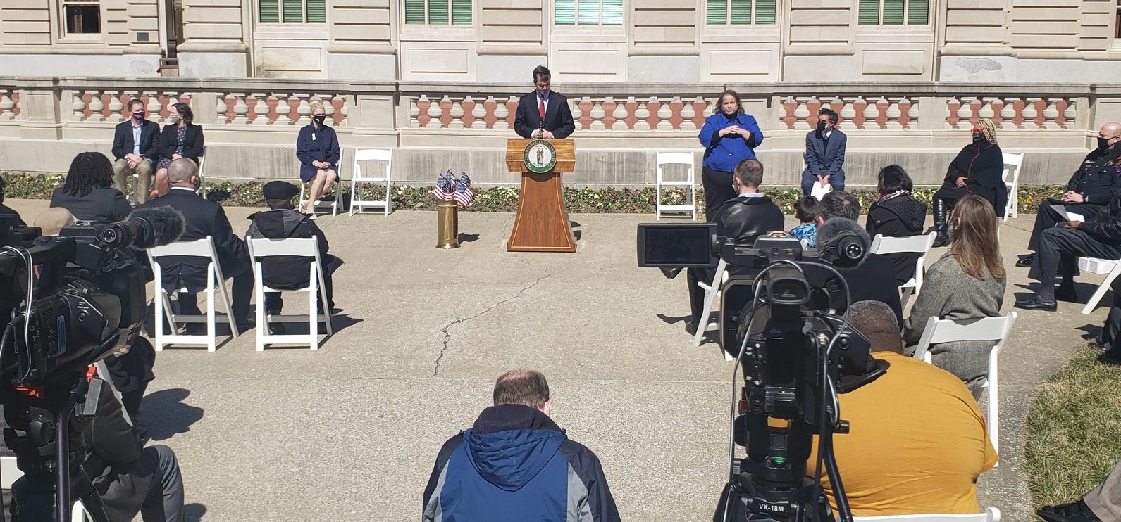 Beshear ceremny.jpg