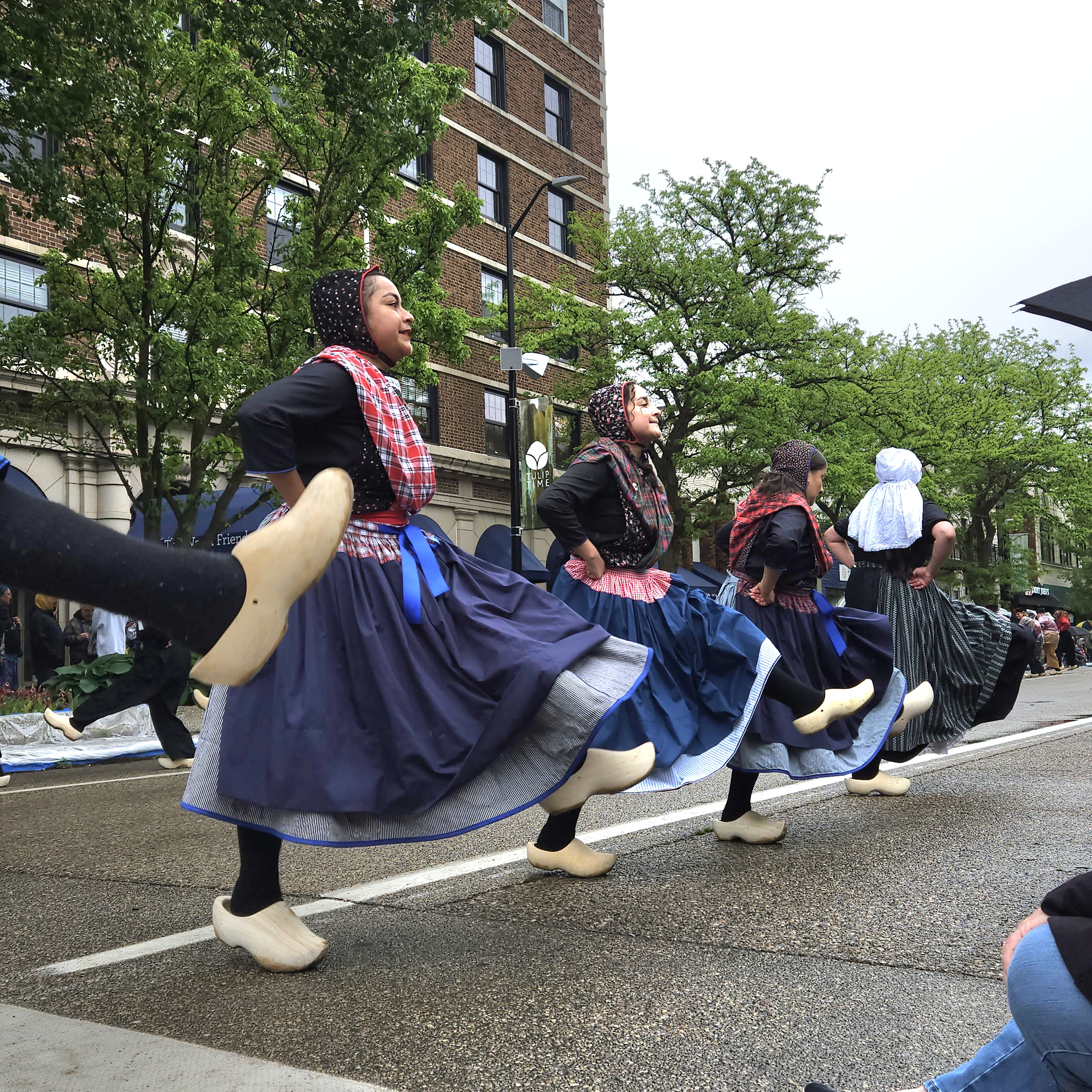 Dutch Dancers 006 - credit to Tulip Time.jpg