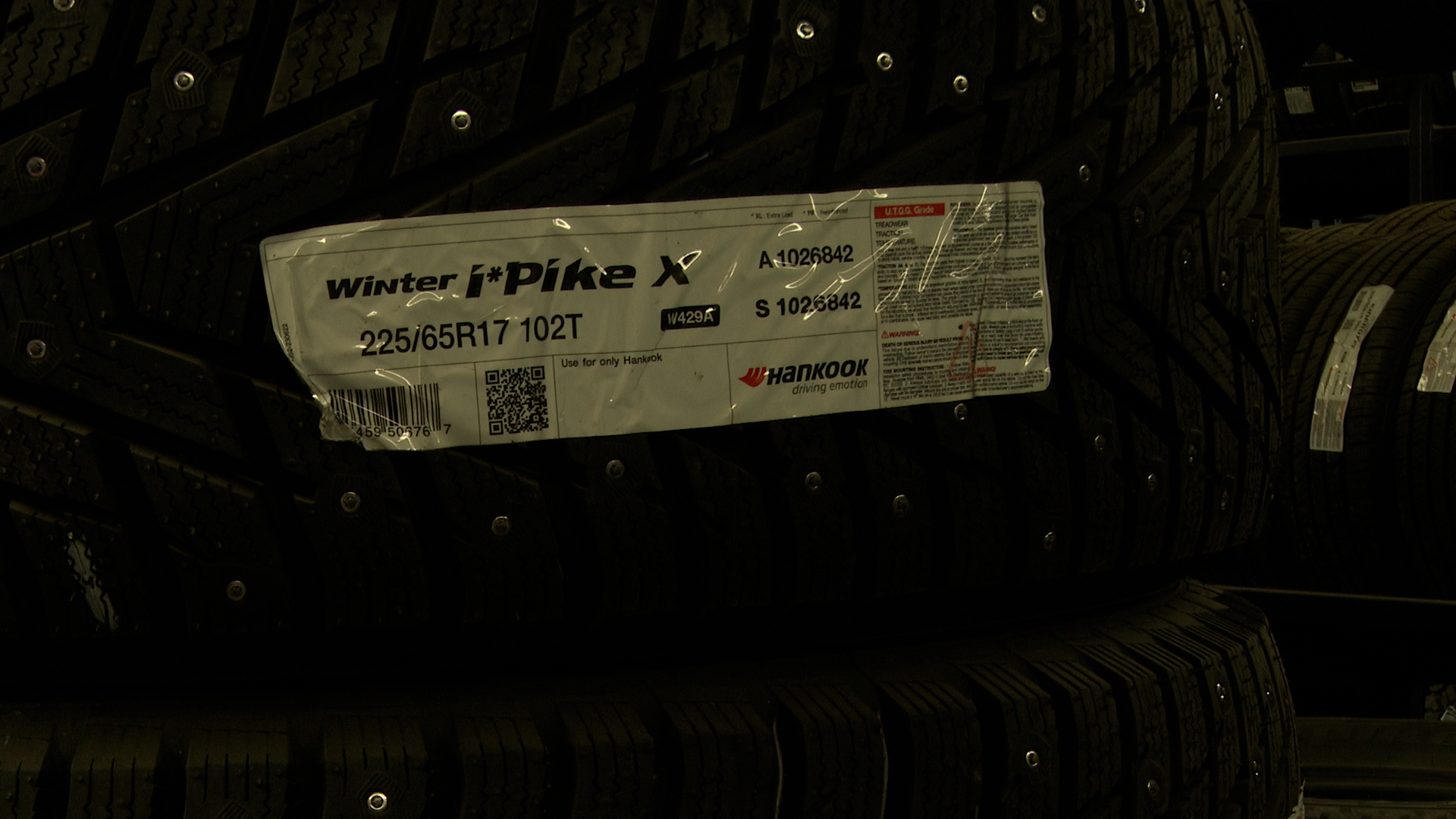 People rush to get snow tires on before the first flakes fall - Vimarsana News