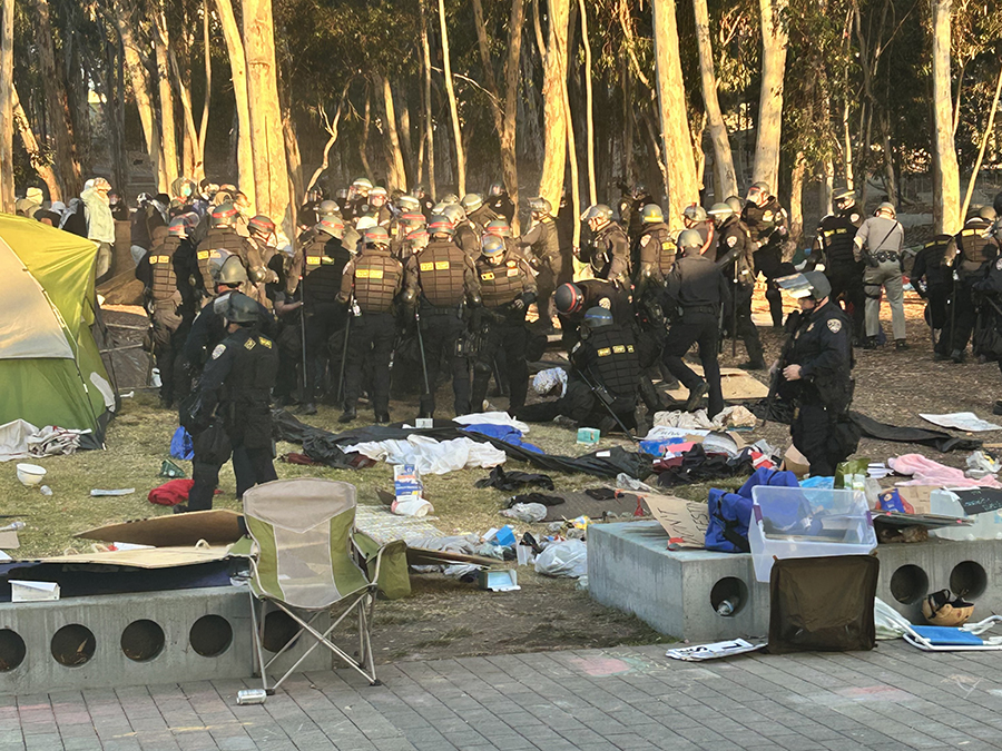 police_ucsd_encampment4_050624.jpg
