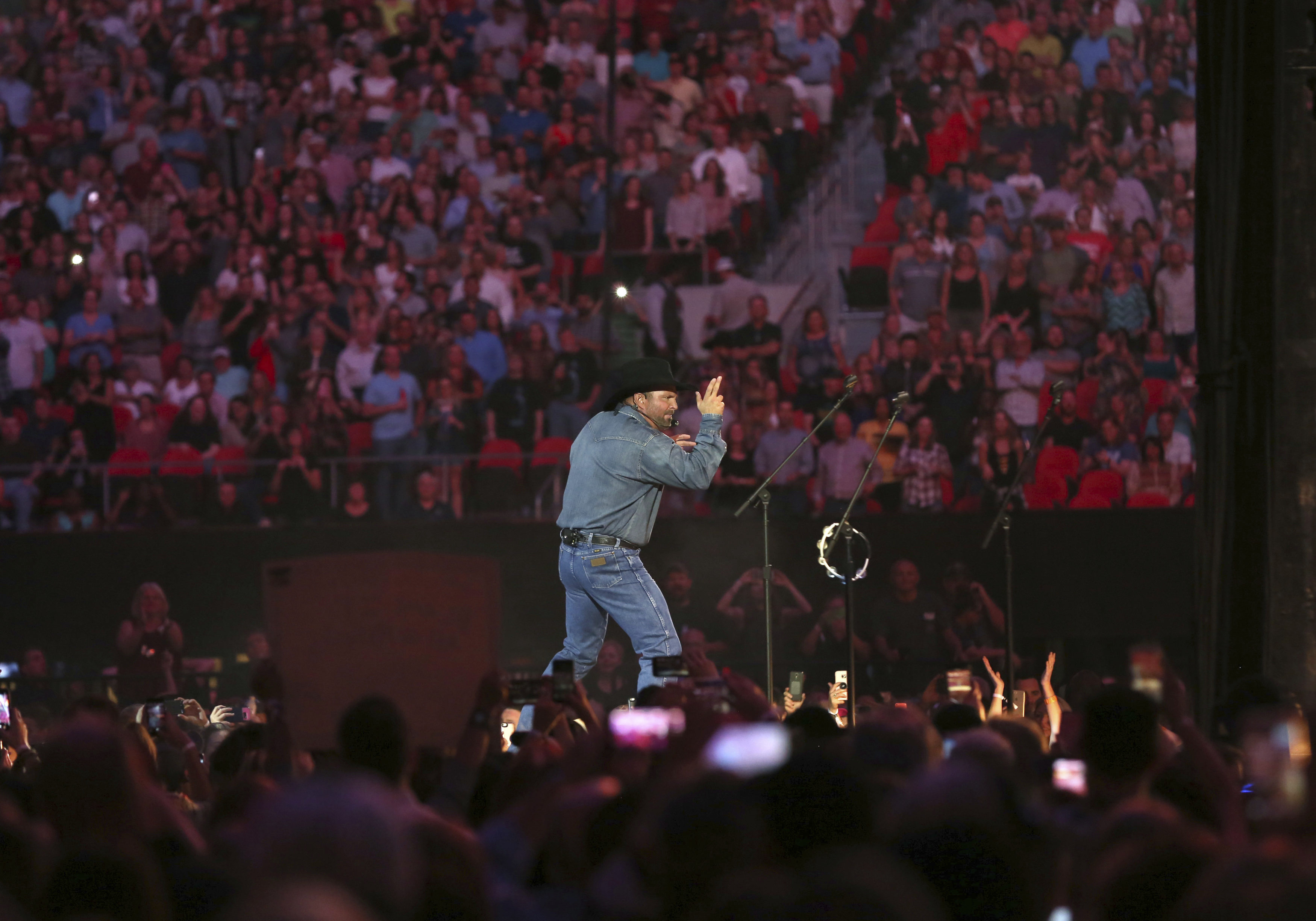 Garth Brooks, Troyal Garth Brooks.jpg