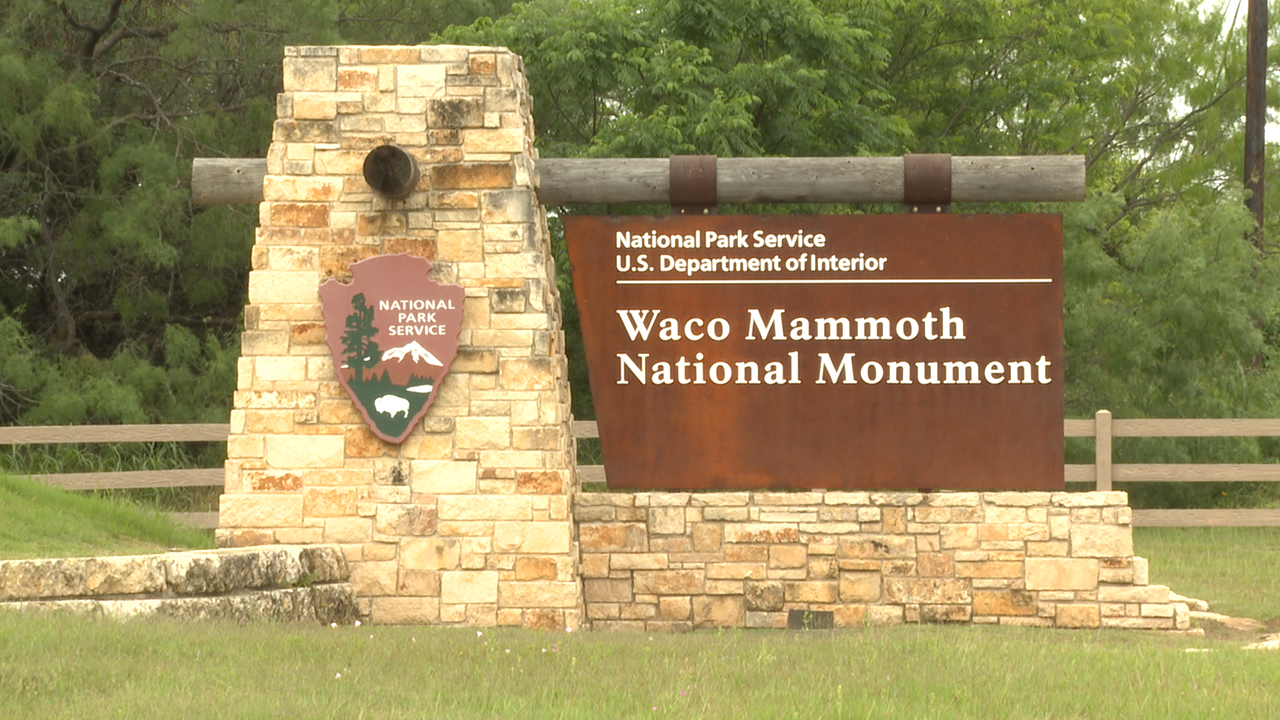 mammoth sign still.bmp