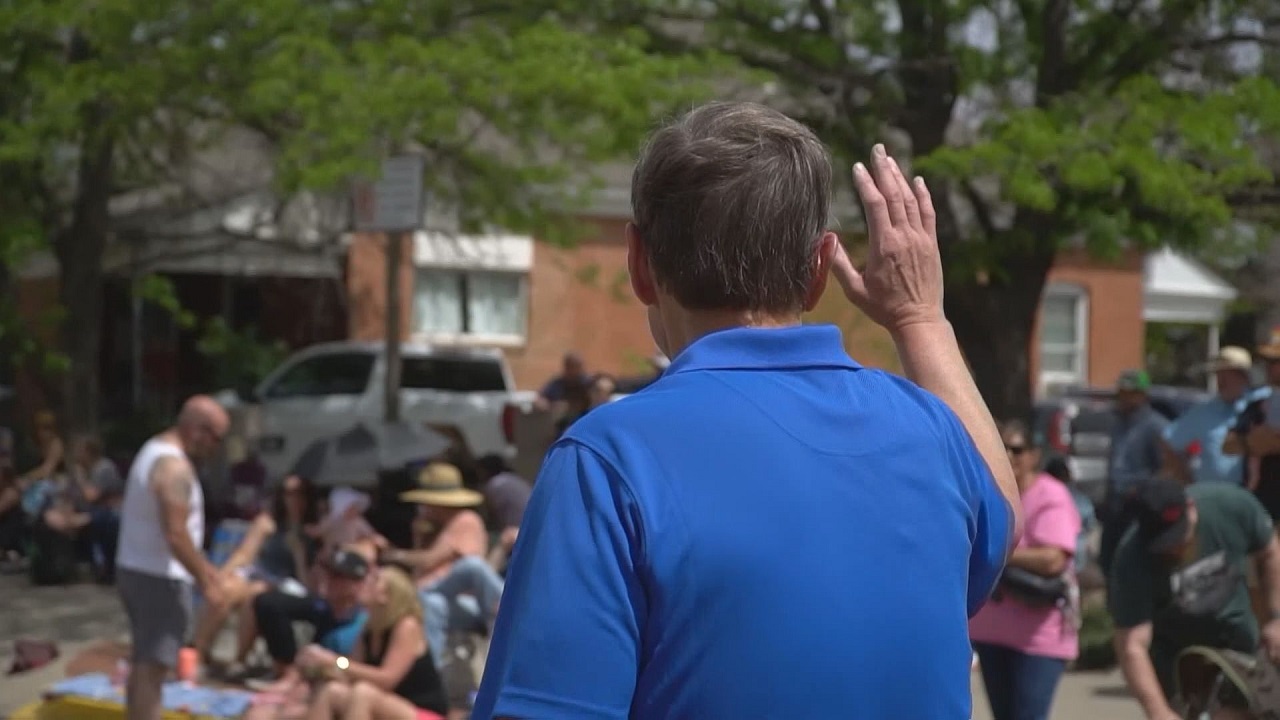 Mike Daniels waves parade.jpg