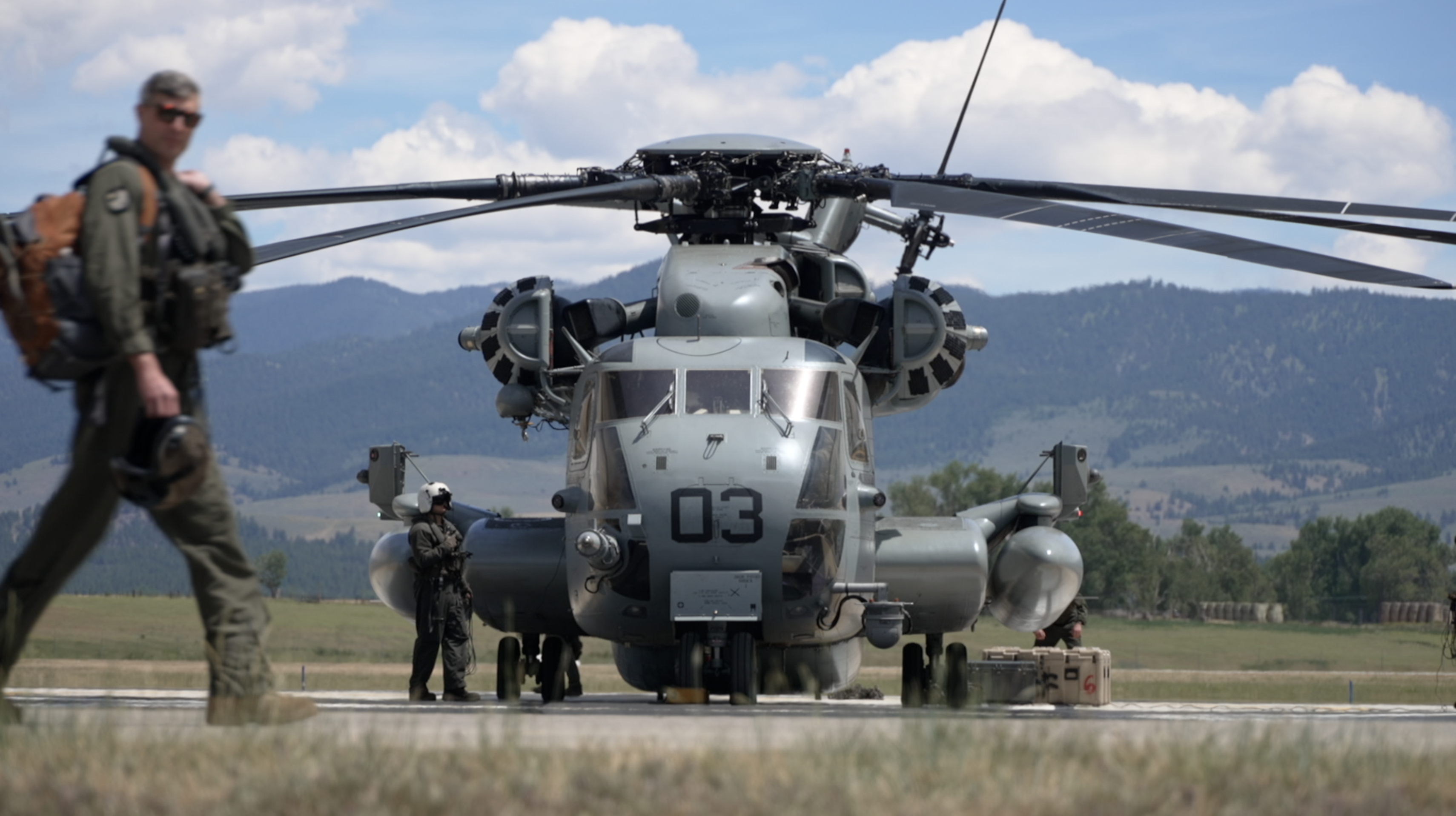 BNF MILITARY HELIS LAND