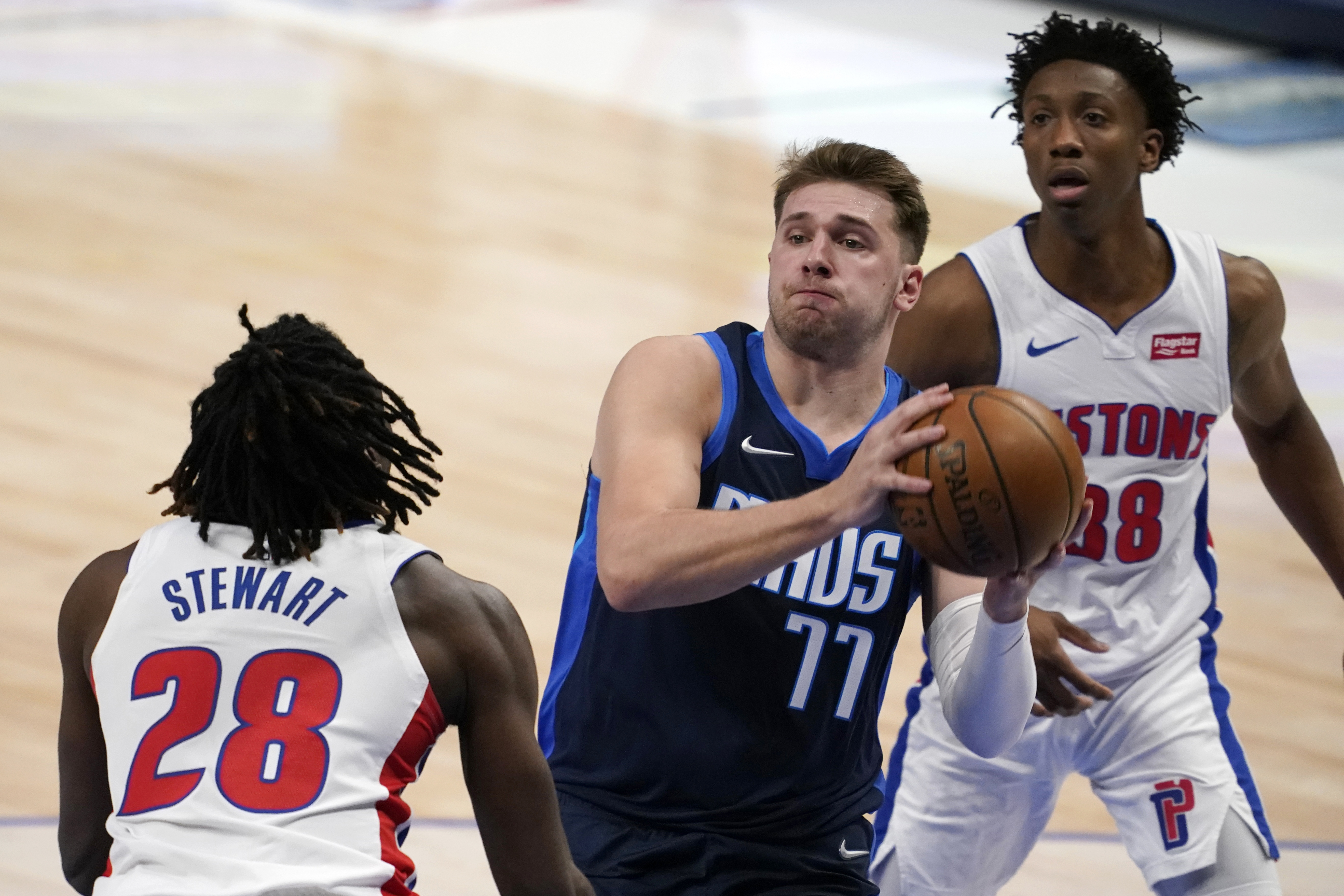 Isaiah Stewart, Saben Lee, Luka Doncic Pistons Mavericks Basketball