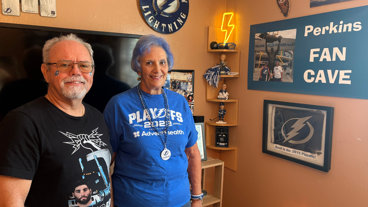 Lightning season ticket holders turn bedroom into fan cave