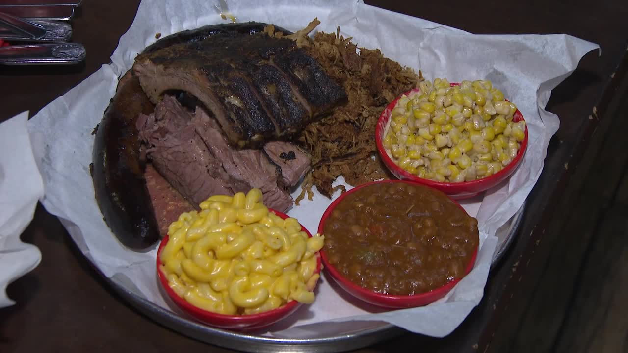 Stan’s Bar-B-Q serves up Kansas City eats, Chiefs football