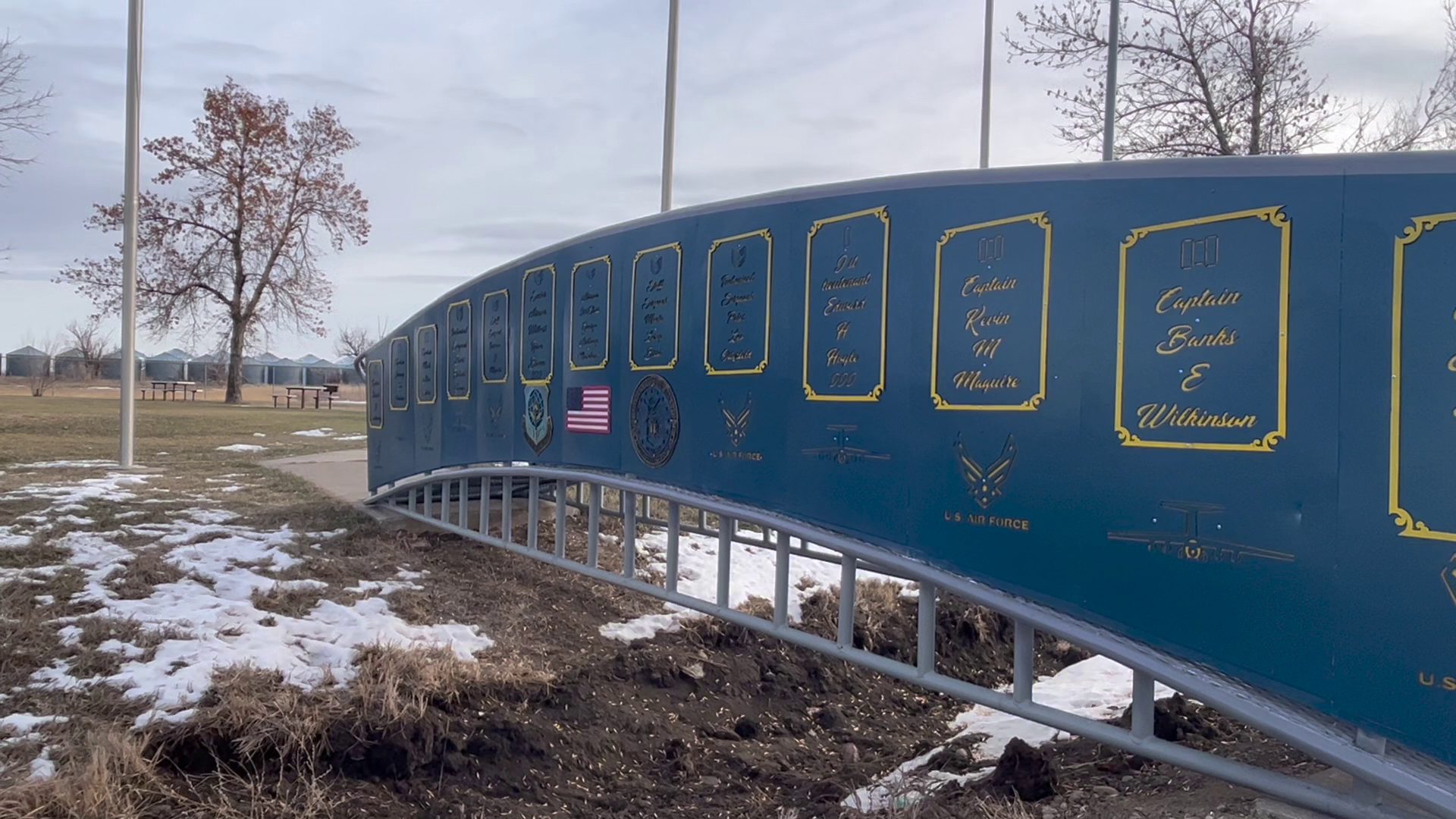 Memorial bridge in Harlem honors 13 airmen 30 years after deadly Montana crash