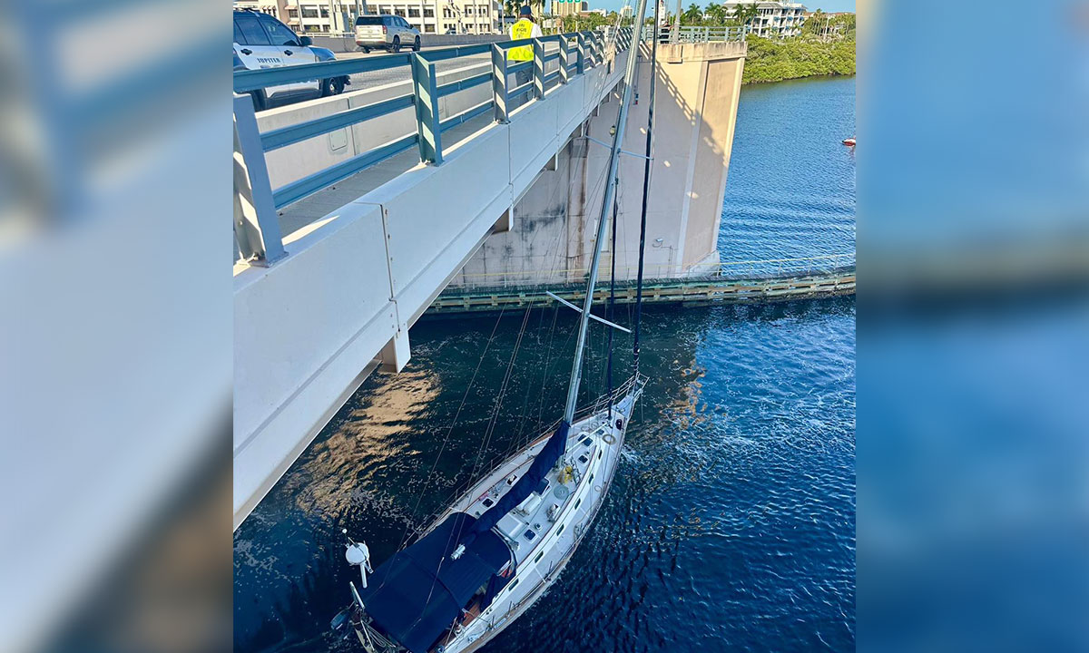 Sailboat hits Indiantown Bridge 