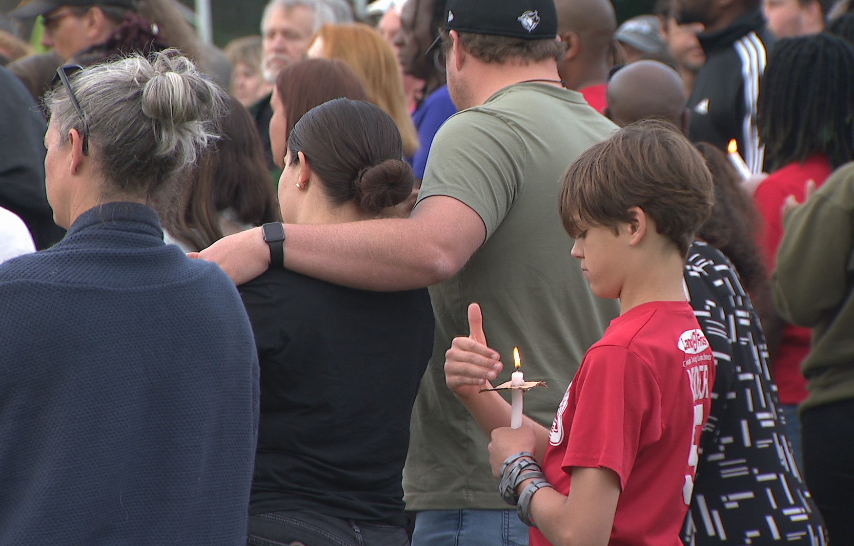 Community members mourn Bellevue Middle School employee killed outside his apartment