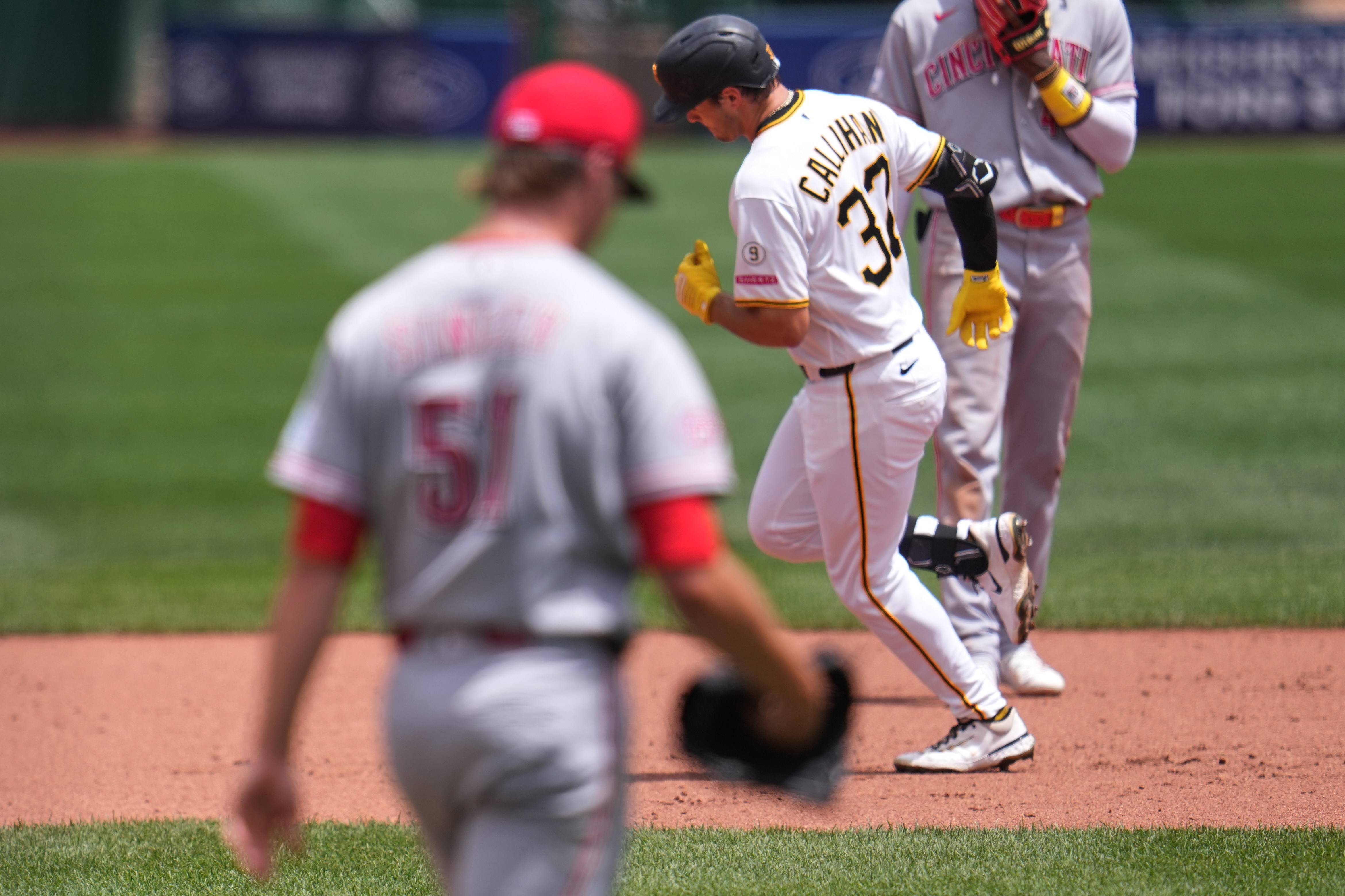 Reds Pirates