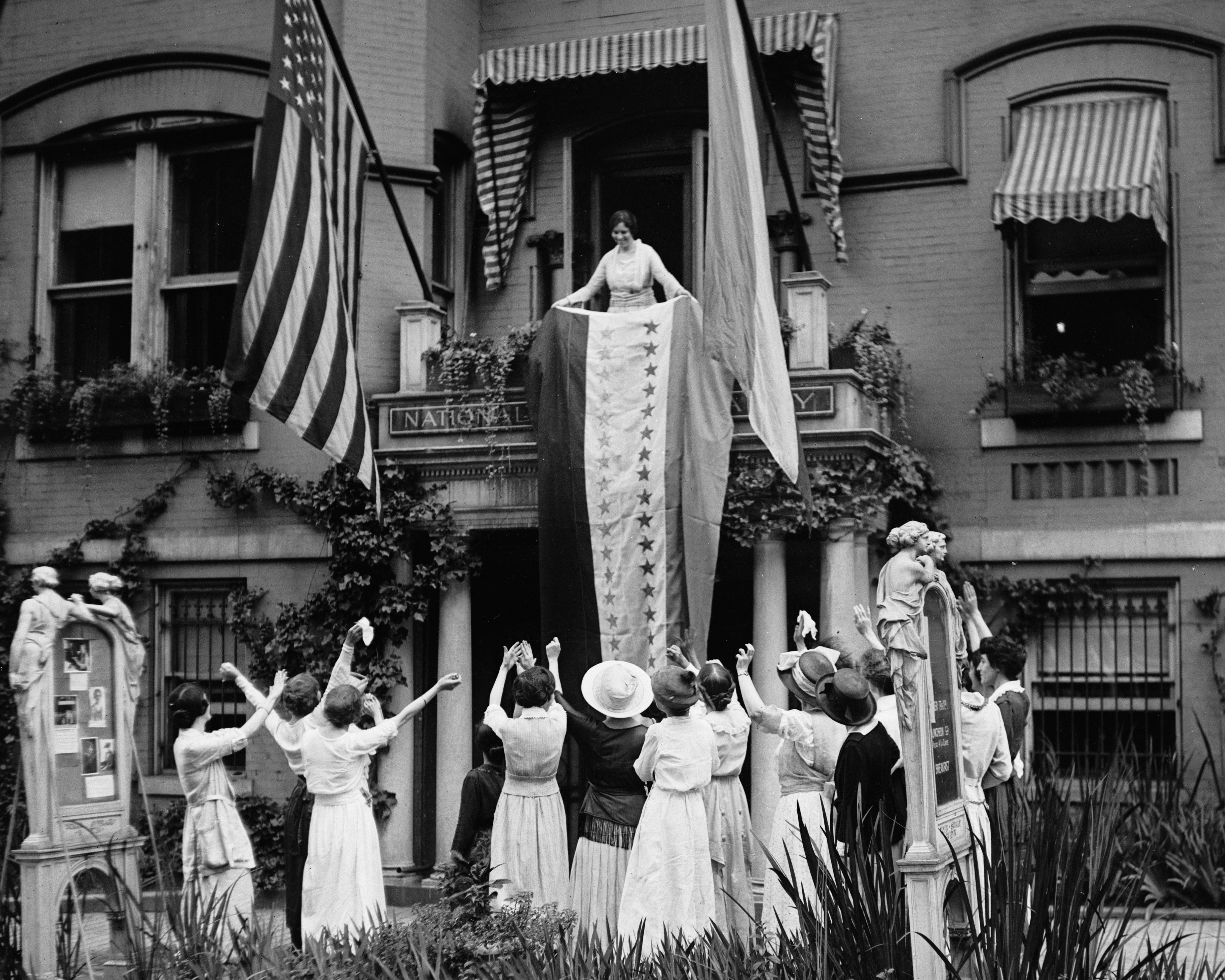 100 years ago: Women gain the right to vote in the U.S.