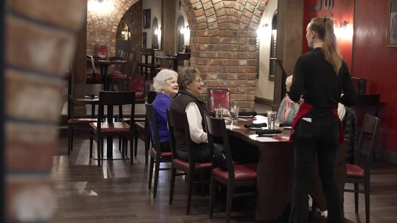 Tony Roma's restaurant reopens in Great Falls