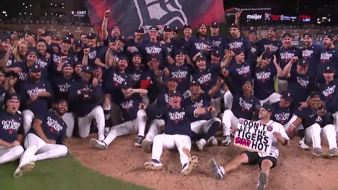 Detroit Tigers group photo after playoff win