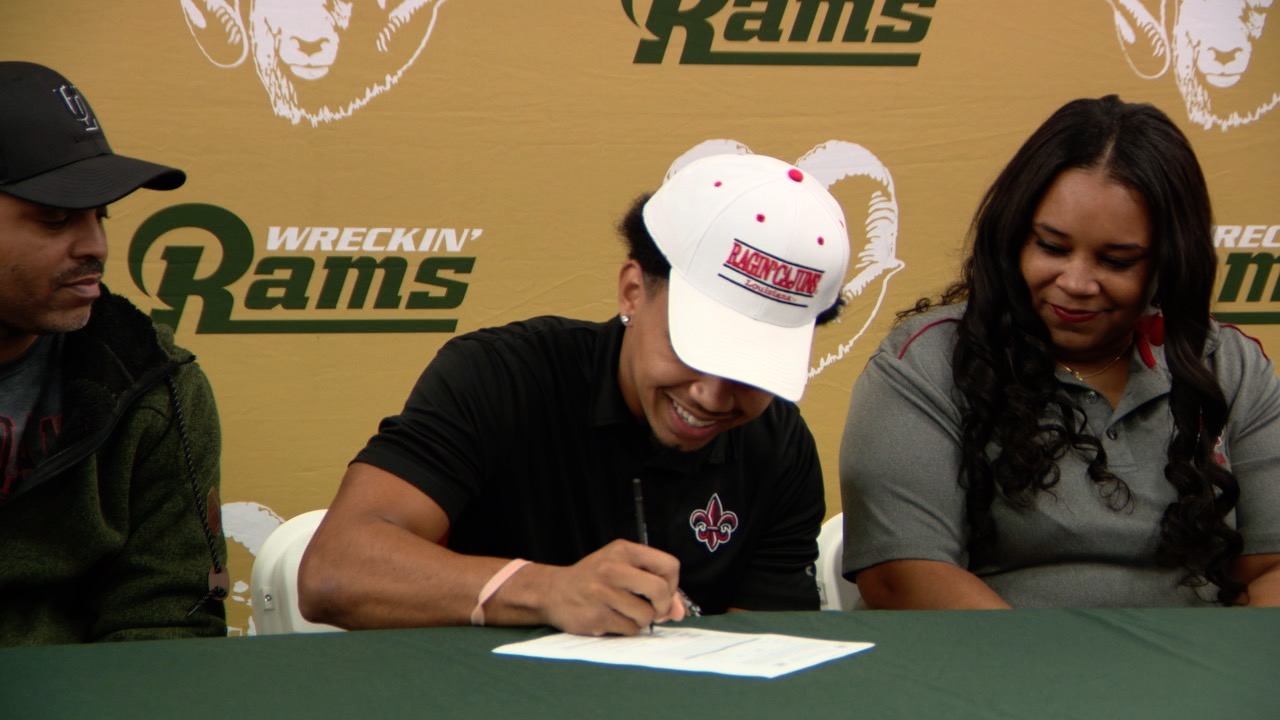 Acadiana wide receiver Russell Babineaux signs with Louisiana Ragin' Cajuns on Early National Signing Day.jpg
