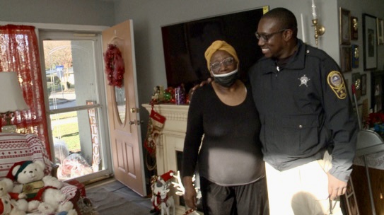 "It's all about trust," News 3 tags along as Norfolk Sheriffs deliver Thanksgiving meals to families