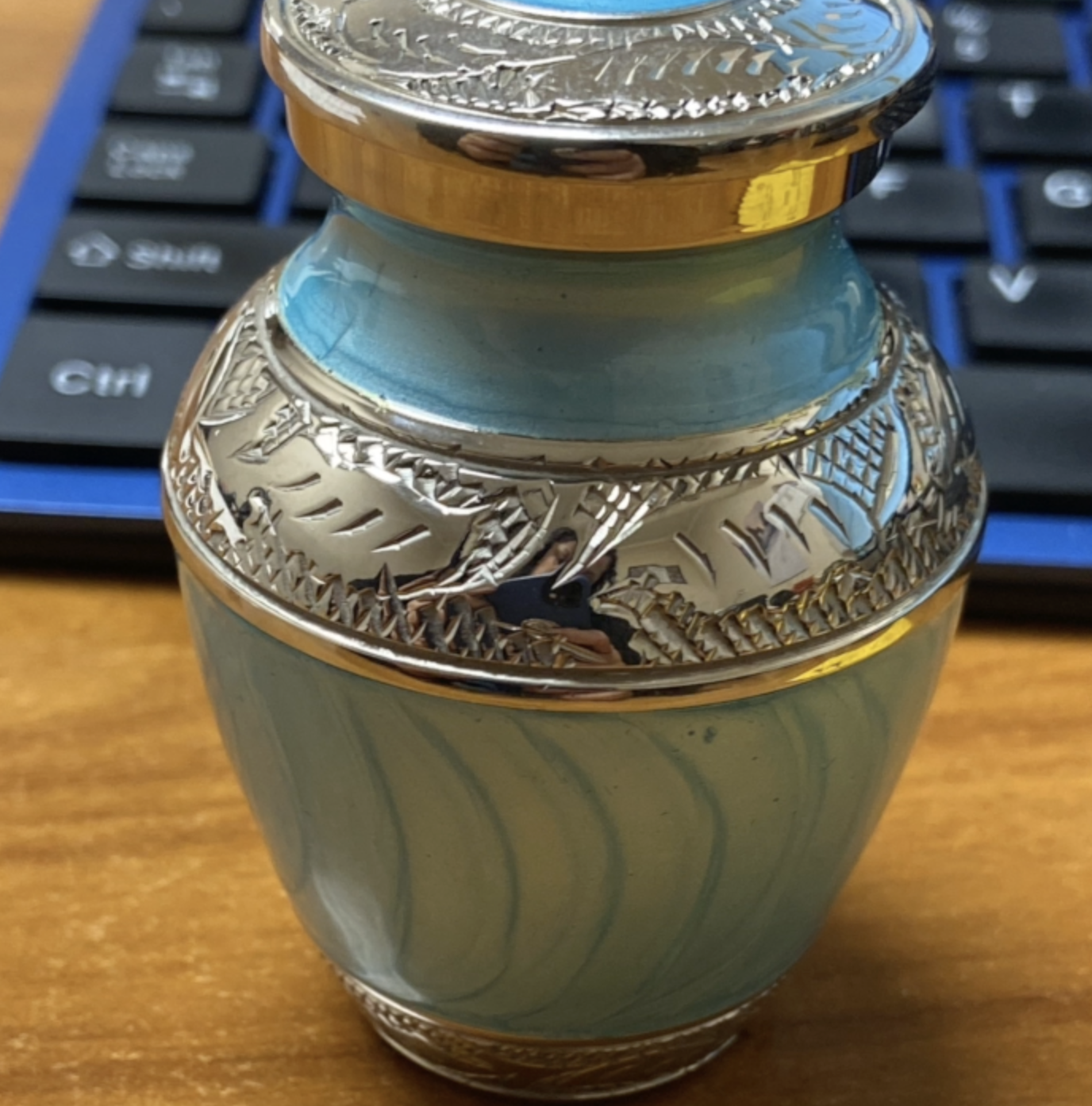 Mother's heartbreak deepens after thieves steal urn containing unborn son's ashes from car