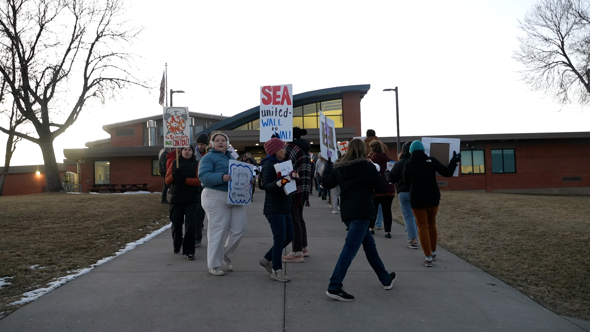 SHERIDAN EDUCATORS PICKET.jpg