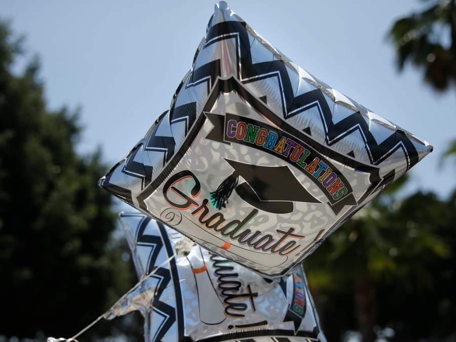 graduation_mylar_balloon_apphoto.jpg