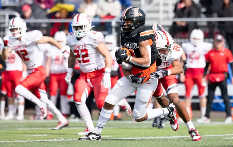 Kalamazoo football beats Austin College 26-20