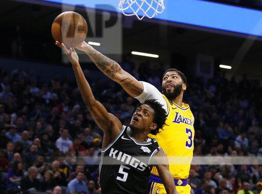 ANTHONY DAVIS BLOCKING SHOT.jpg