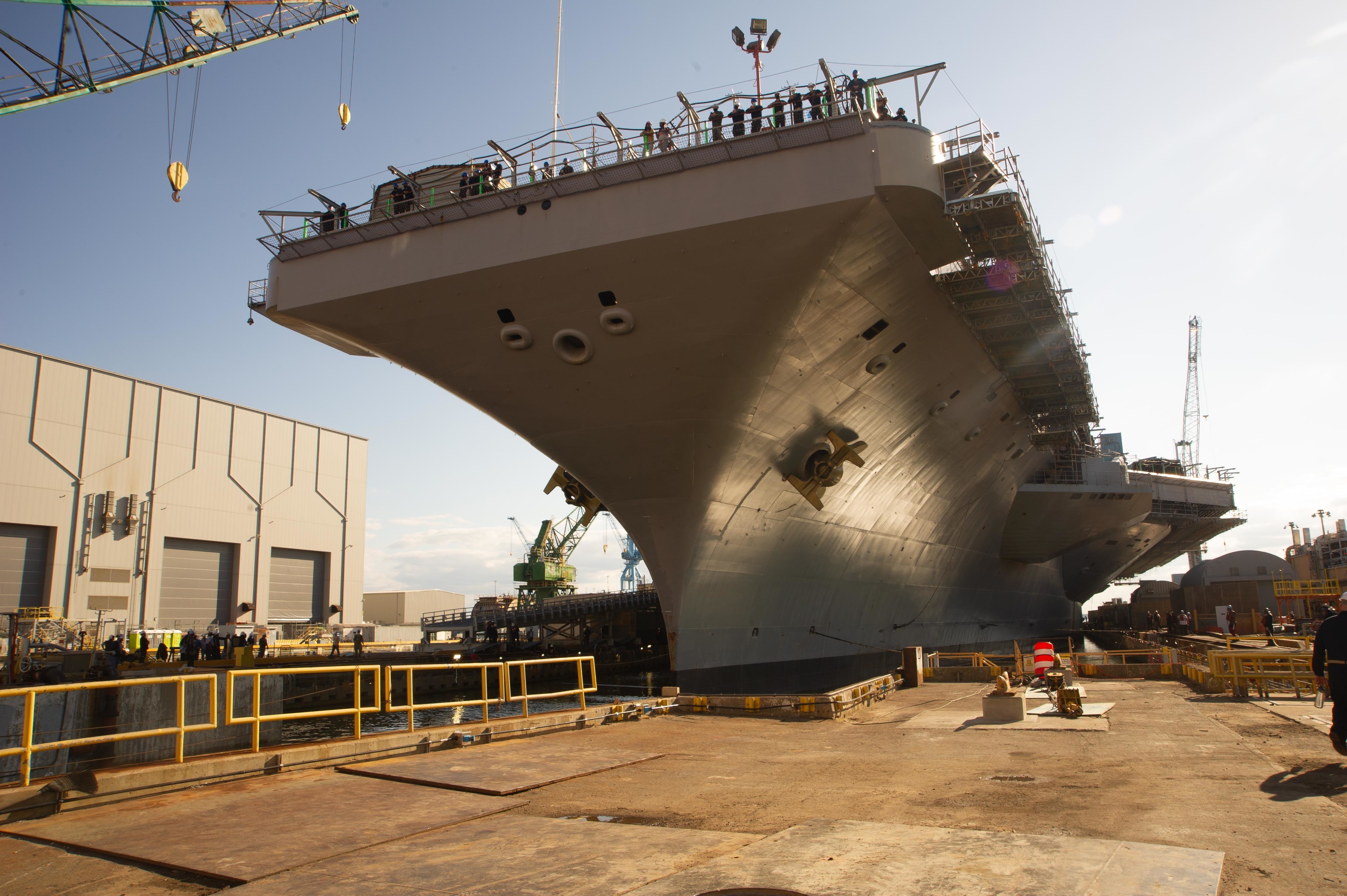 Stennis arrives in Newport News