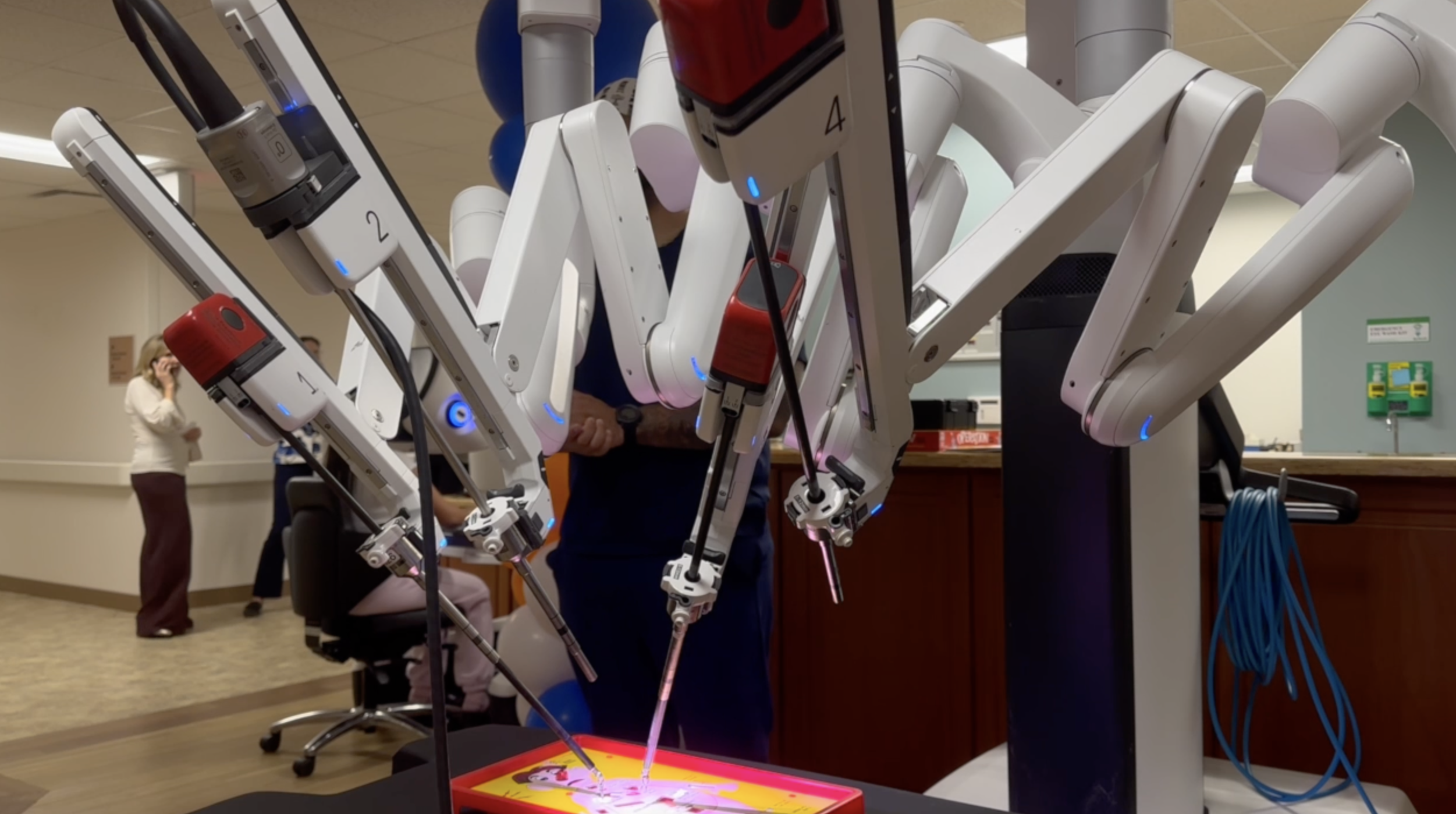 HCA Florida Lehigh Hospitals new $3 million surgical robot to enhance patient care