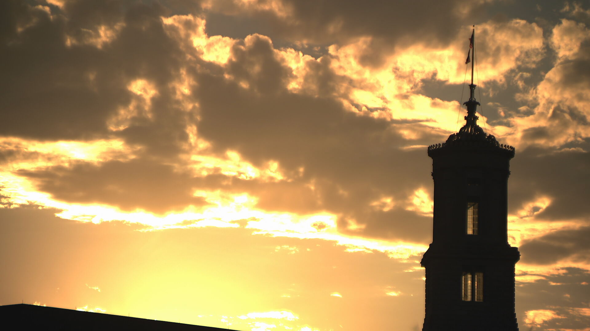 tennessee state capitol building at sunset