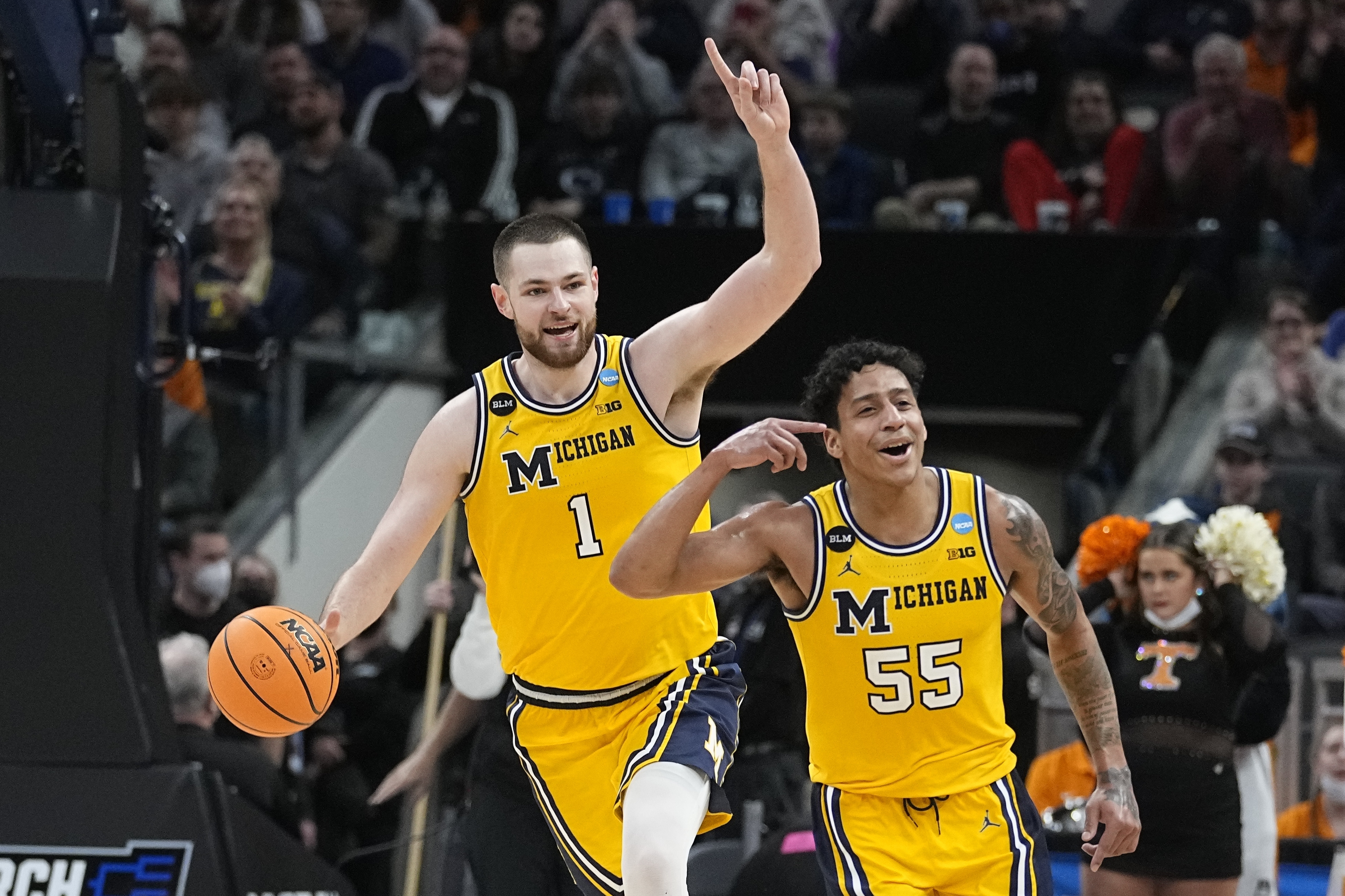 Hunter Dickinson, Eli Brooks NCAA Michigan Tennessee Basktball